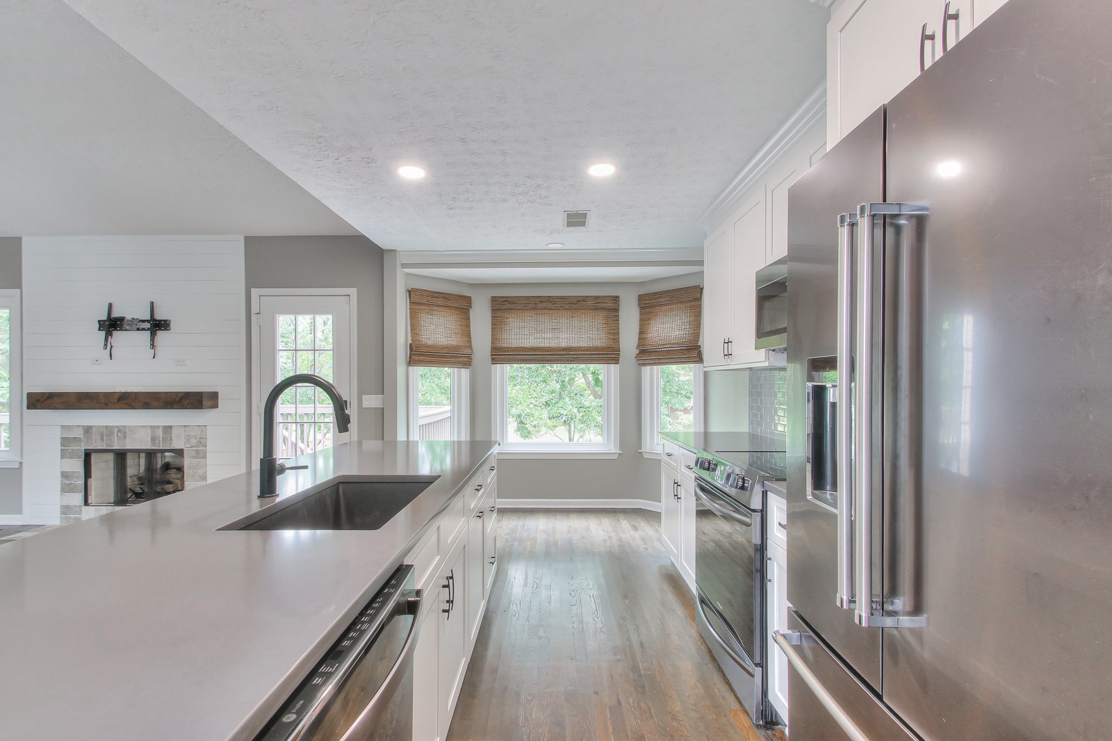 Listing photo id 7 for 9709 Baymeadows Drive