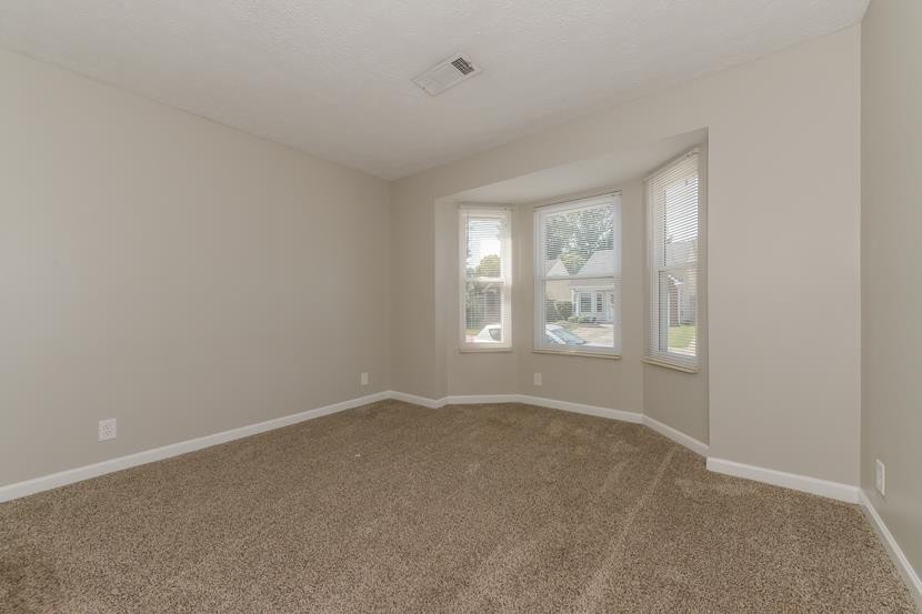 Image 5 of 50 For 28 Golf View Drive