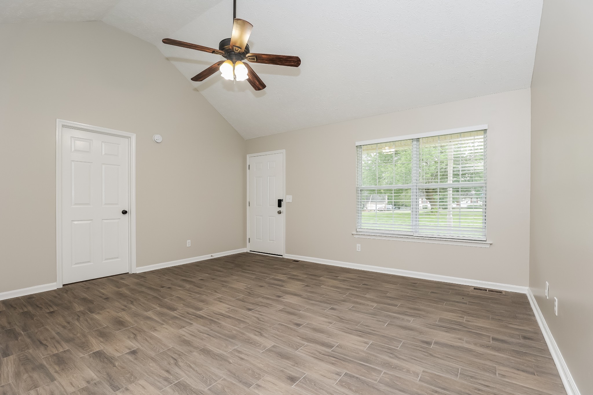 Image 3 of 19 For 2215 16th Court