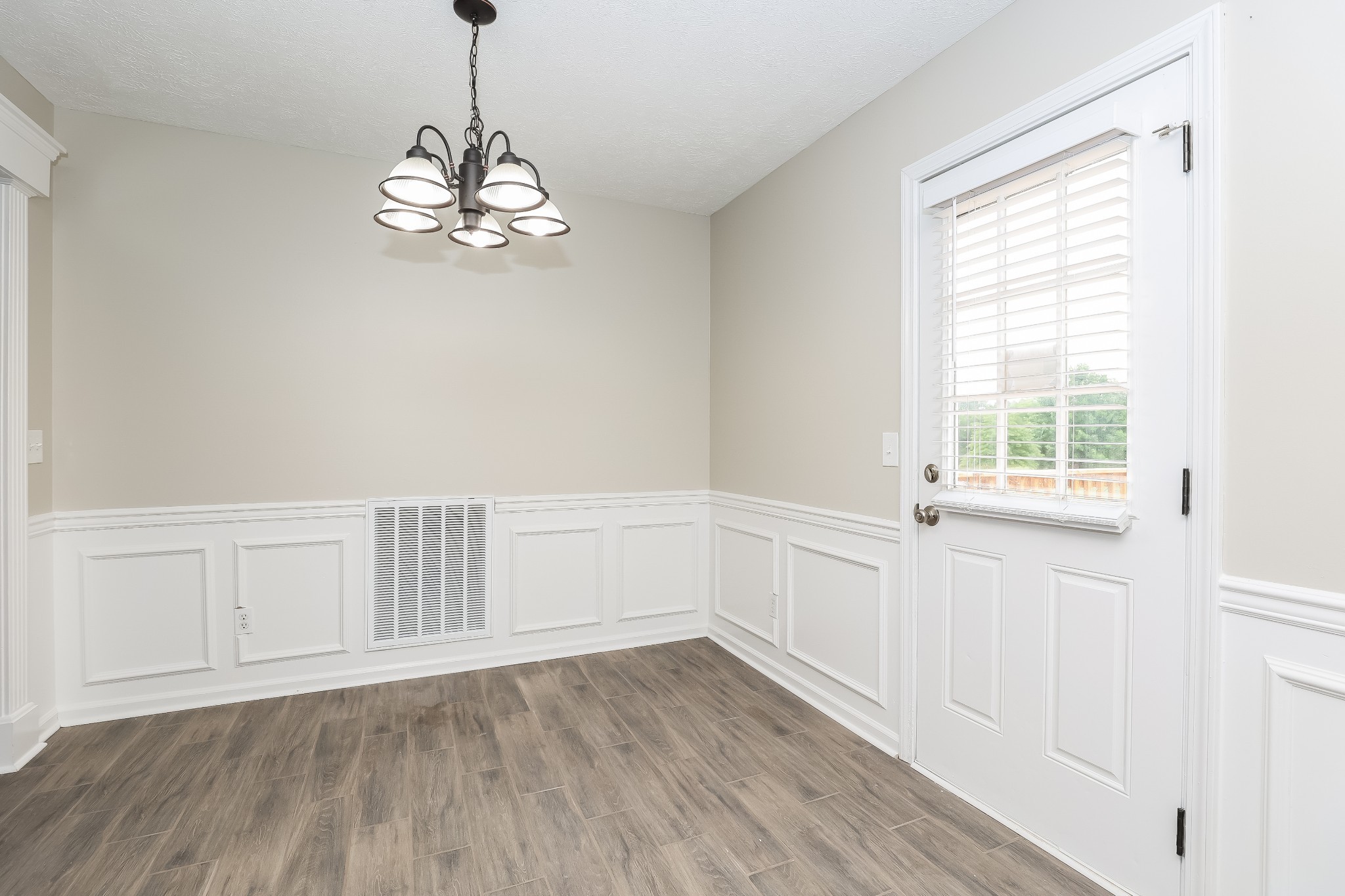 Image 6 of 19 For 2215 16th Court