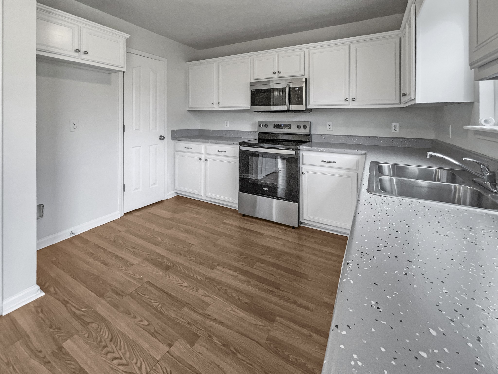 Image 6 of 27 For 3339 52nd Avenue Road