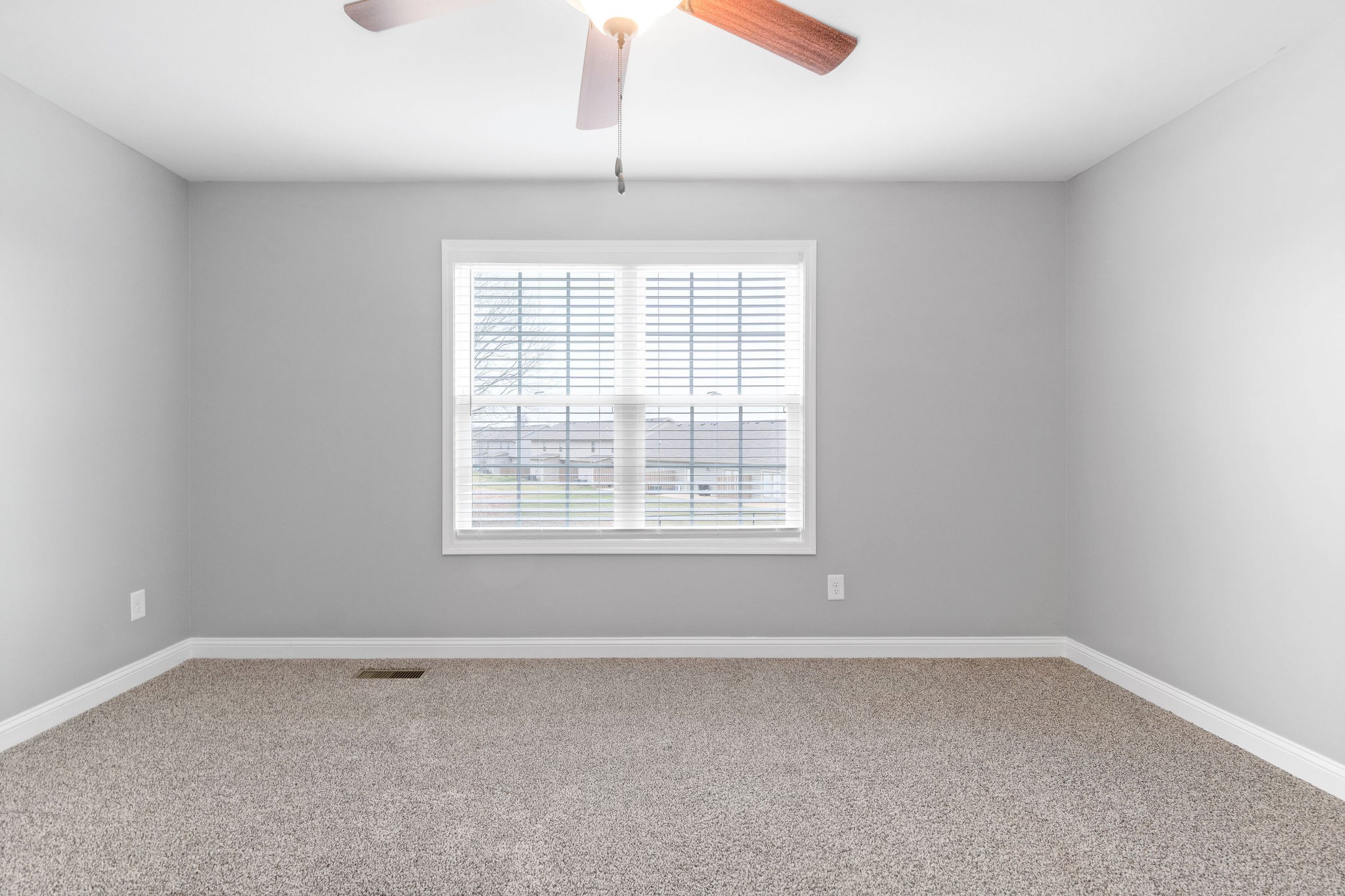 Listing photo id 9 for 1 Fisher Terrace Trace 201