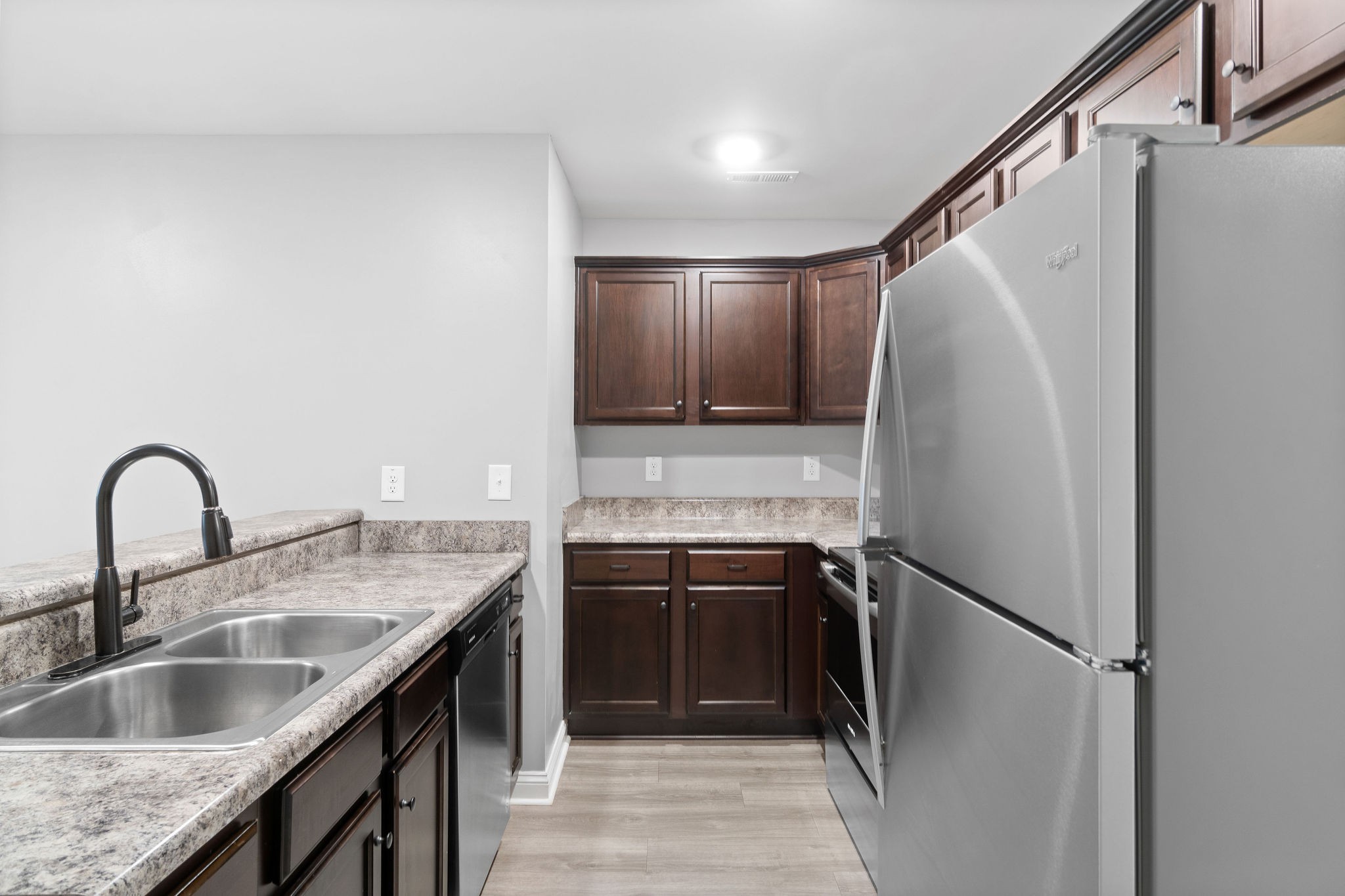 Listing photo id 3 for 1 Fisher Terrace Trace 201