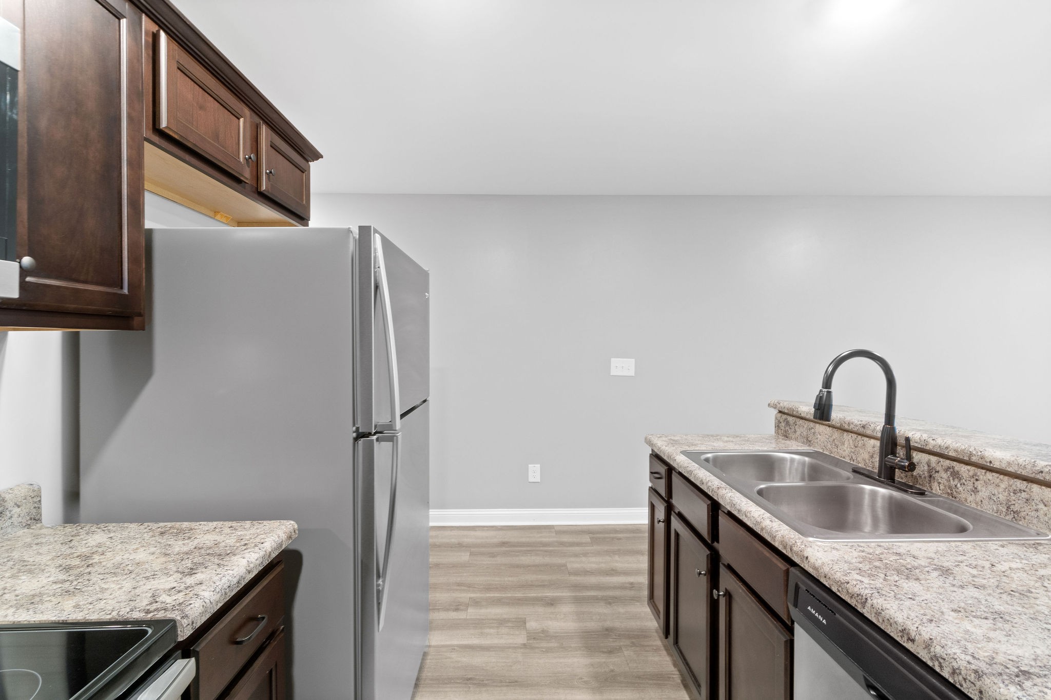Listing photo id 4 for 1 Fisher Terrace Trace 201