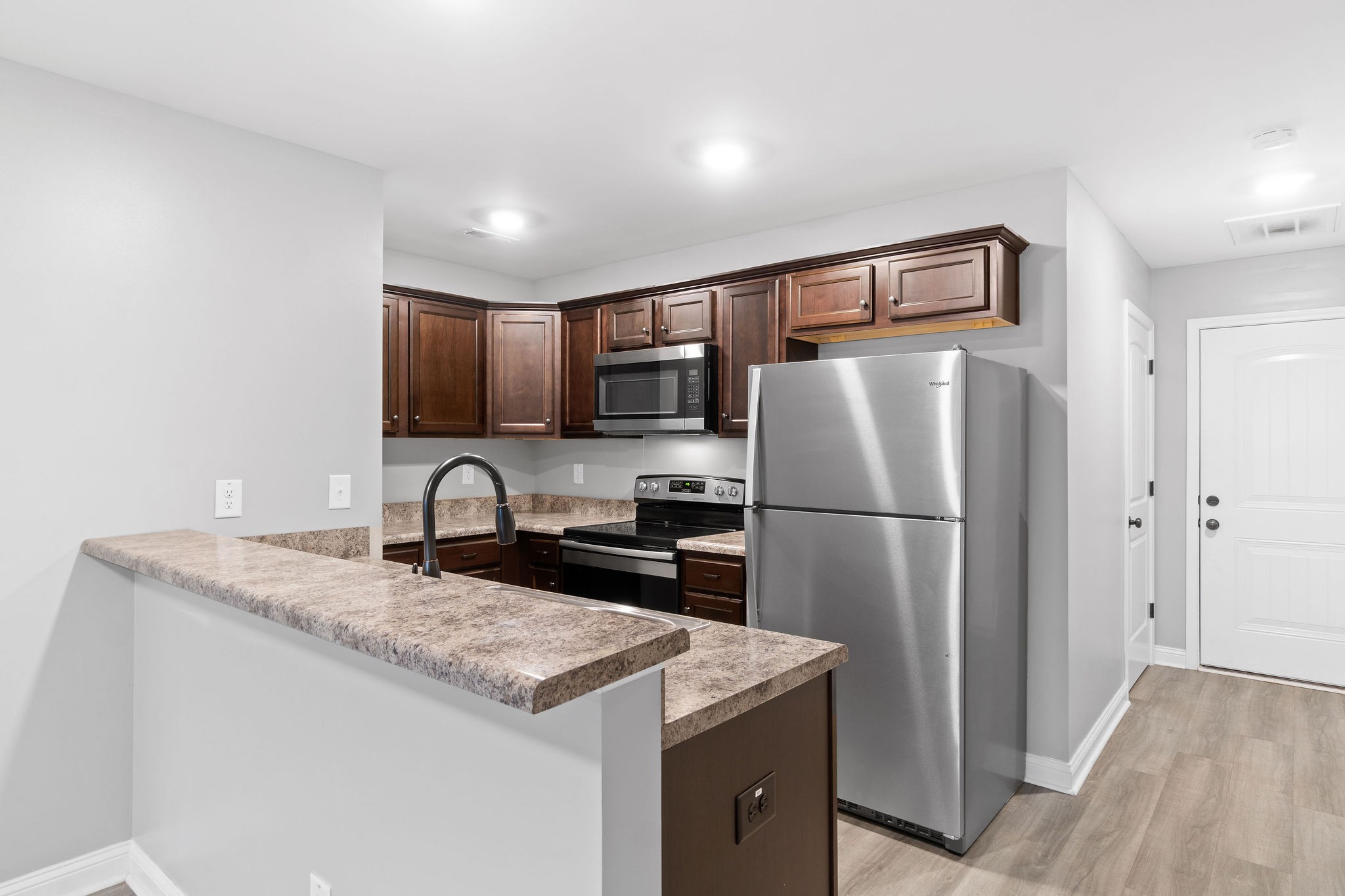 Listing photo id 5 for 1 Fisher Terrace Trace 201