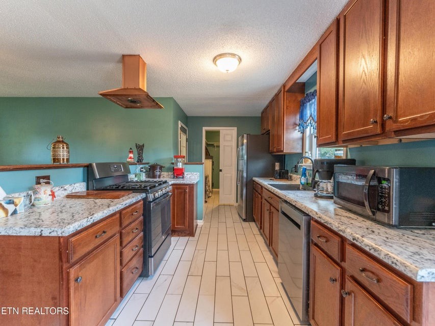 Listing photo id 8 for 1 Fisher Terrace Trace 202