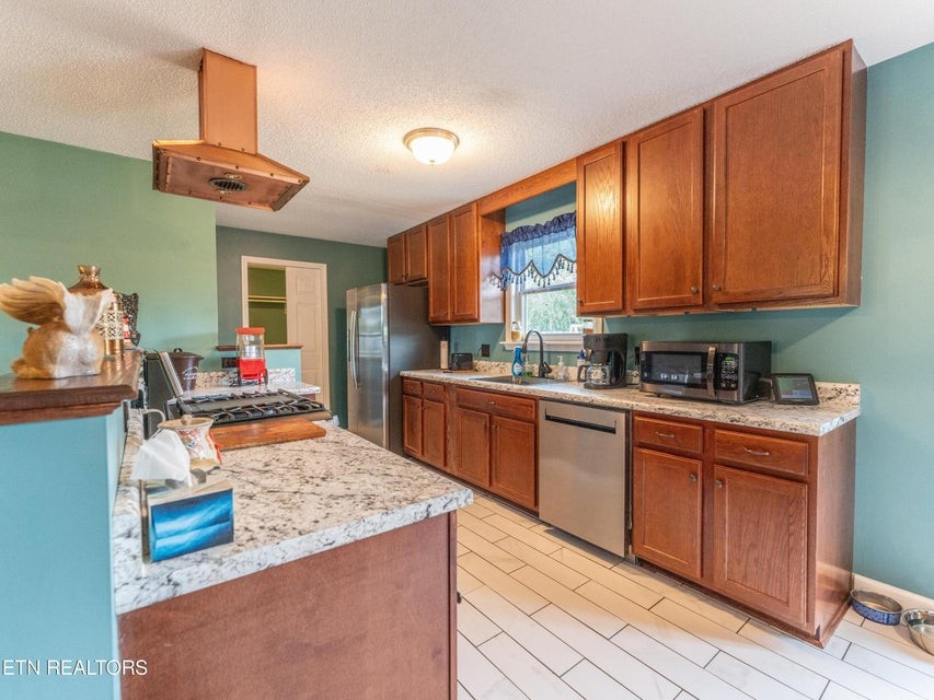 Listing photo id 9 for 1 Fisher Terrace Trace 202