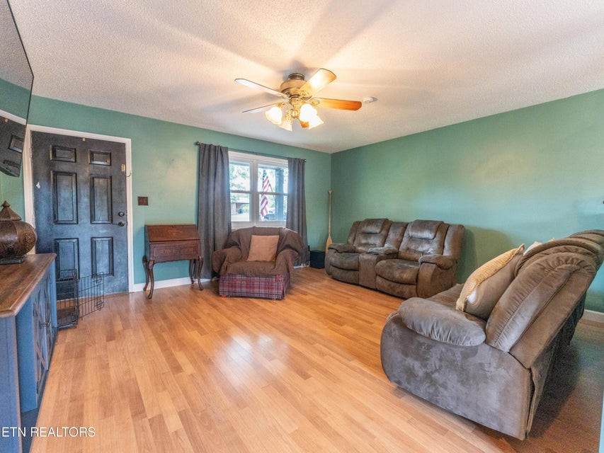 Listing photo id 3 for 1 Fisher Terrace Trace 202