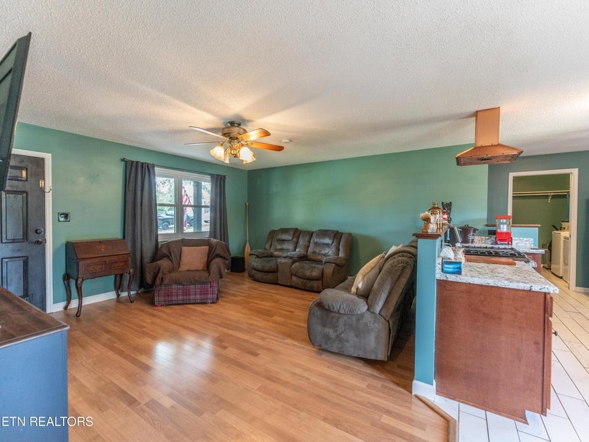 Listing photo id 4 for 1 Fisher Terrace Trace 202