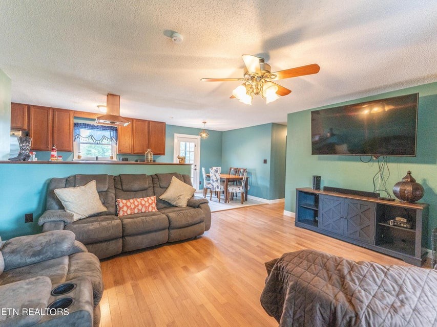 Listing photo id 5 for 1 Fisher Terrace Trace 202
