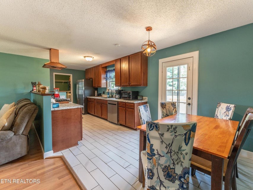 Listing photo id 6 for 1 Fisher Terrace Trace 202