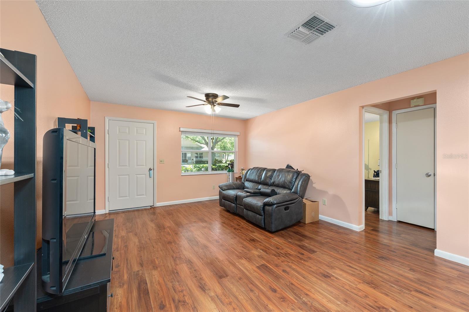 Image 4 of 18 For 9661 95th Court B