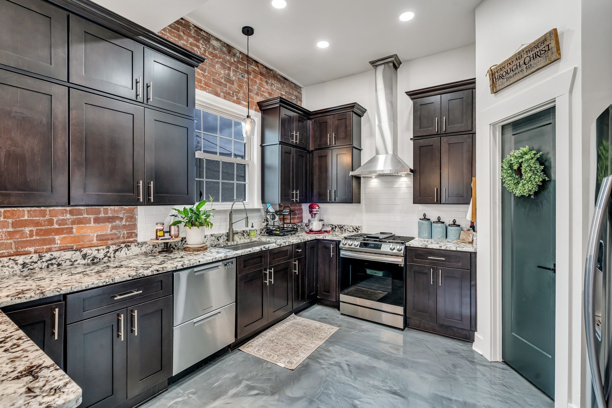 Image 12 of 51 For 6051 25th Avenue