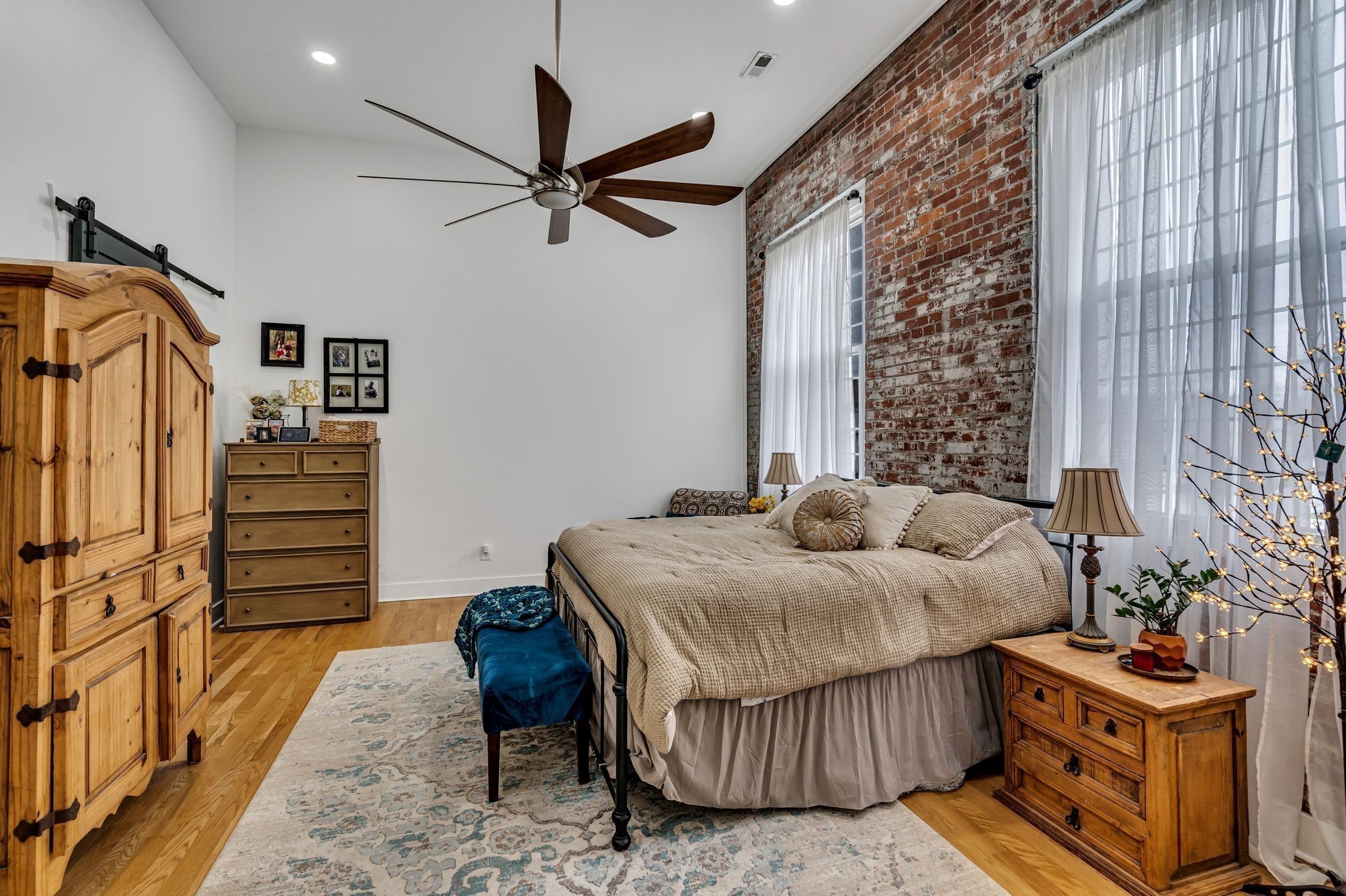 Image 17 of 51 For 6051 25th Avenue