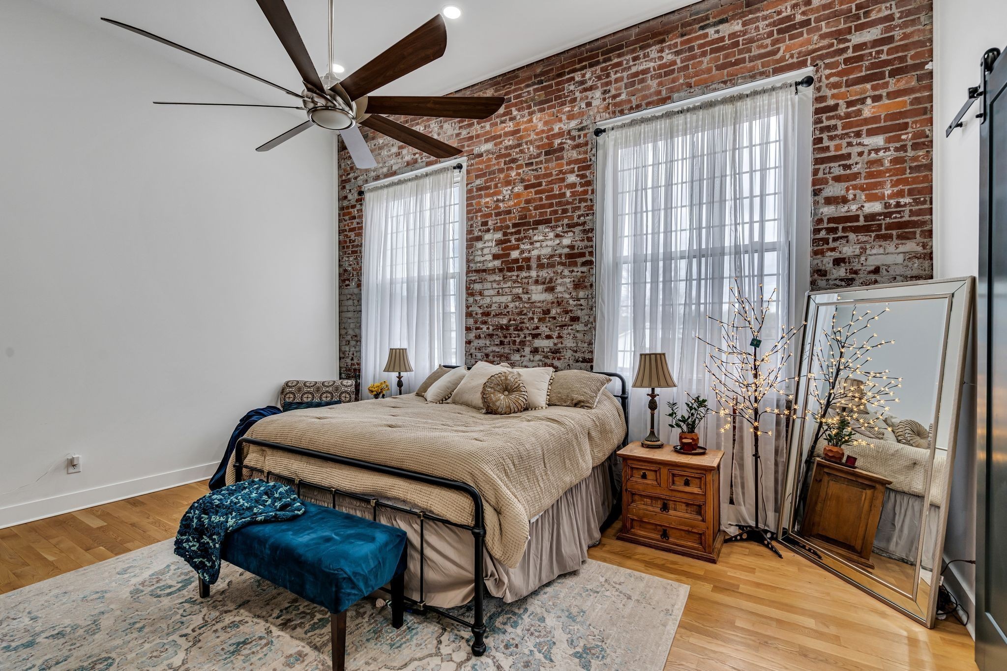 Image 18 of 51 For 6051 25th Avenue