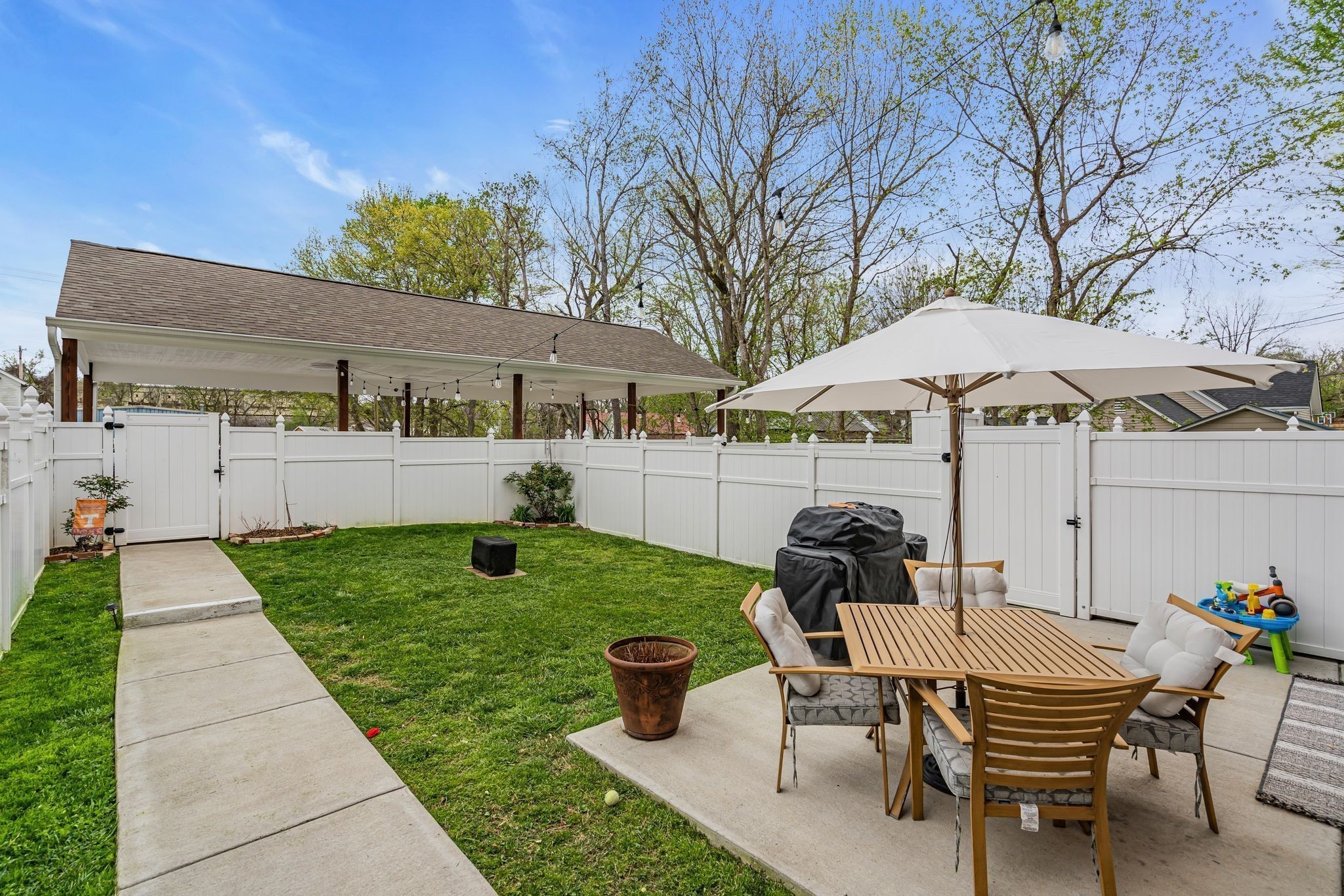 Image 3 of 51 For 6051 25th Avenue