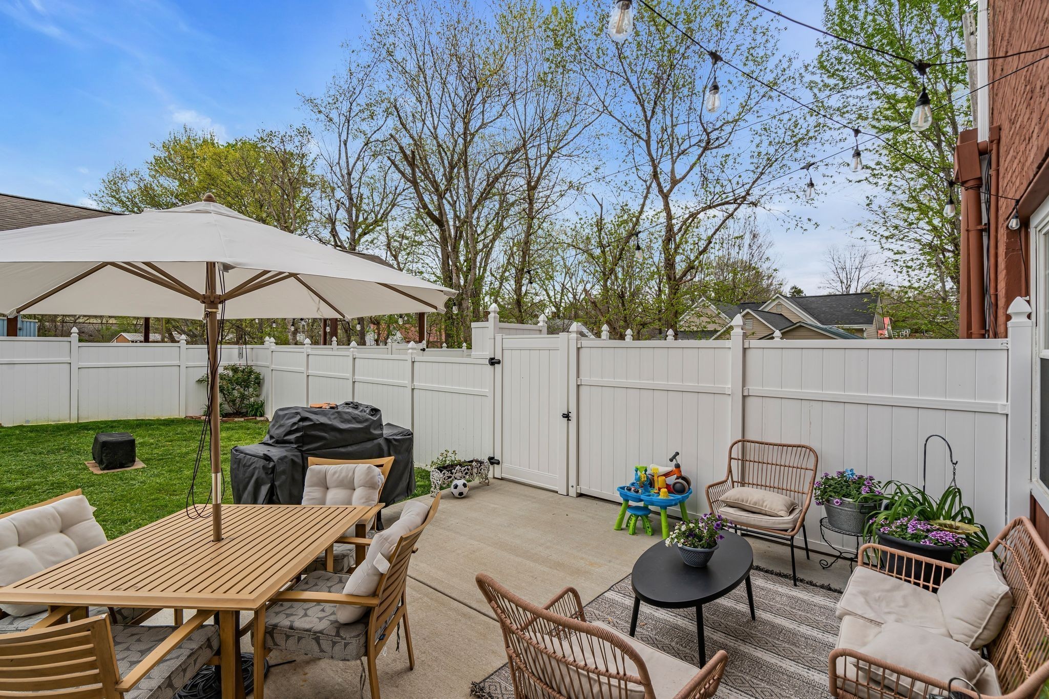 Image 33 of 51 For 6051 25th Avenue
