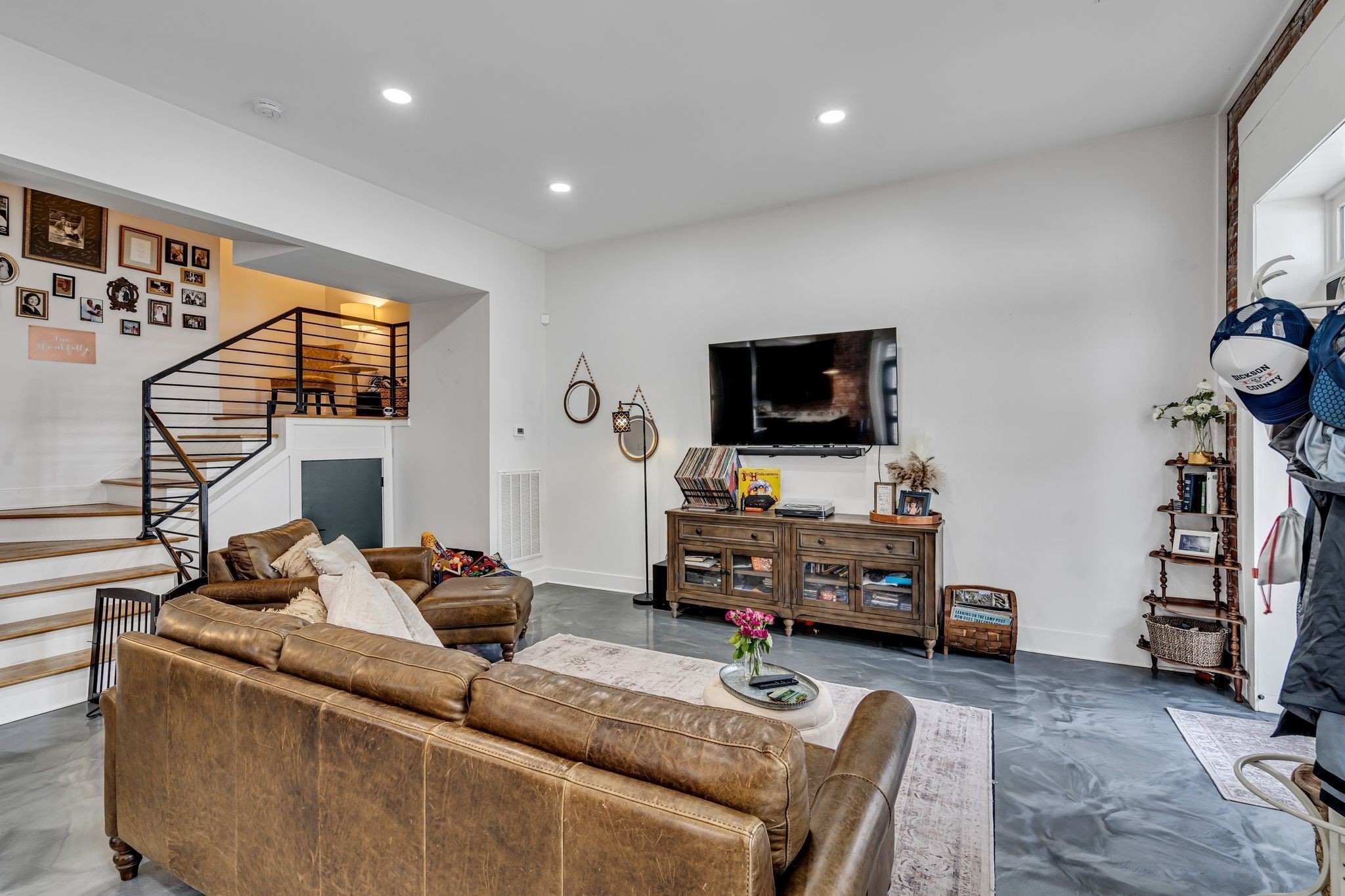 Image 6 of 51 For 6051 25th Avenue