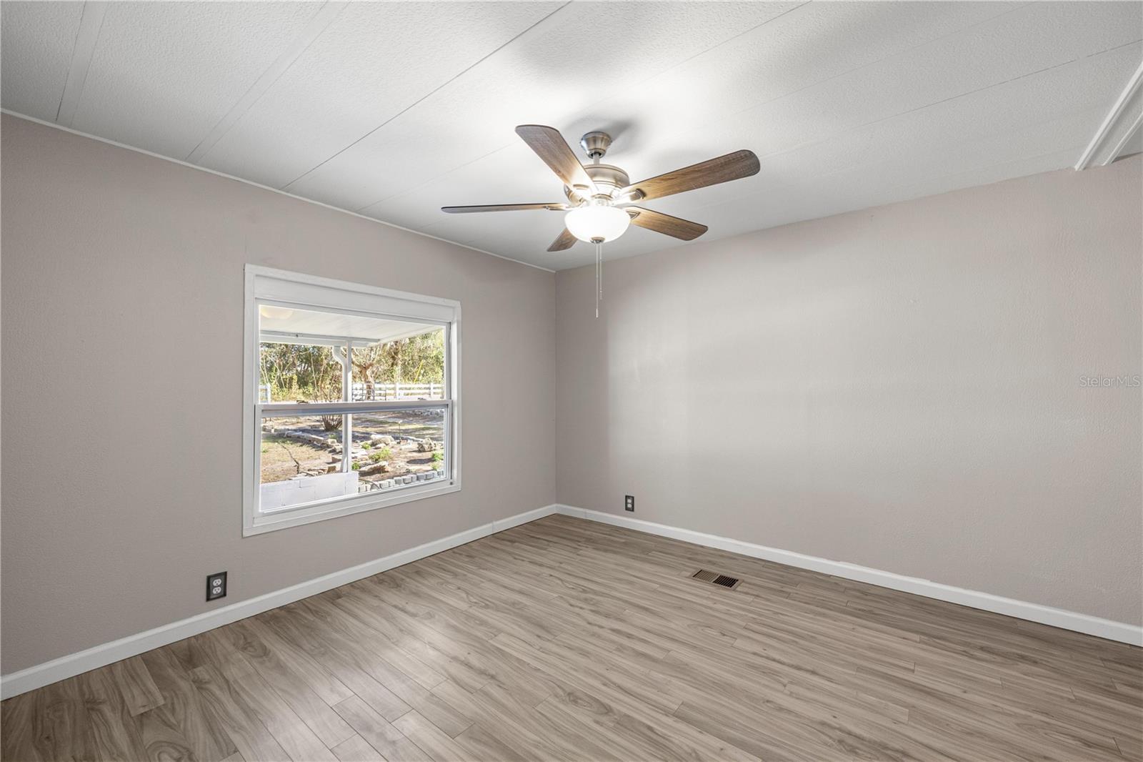 Image 14 of 40 For 14940 52nd Court