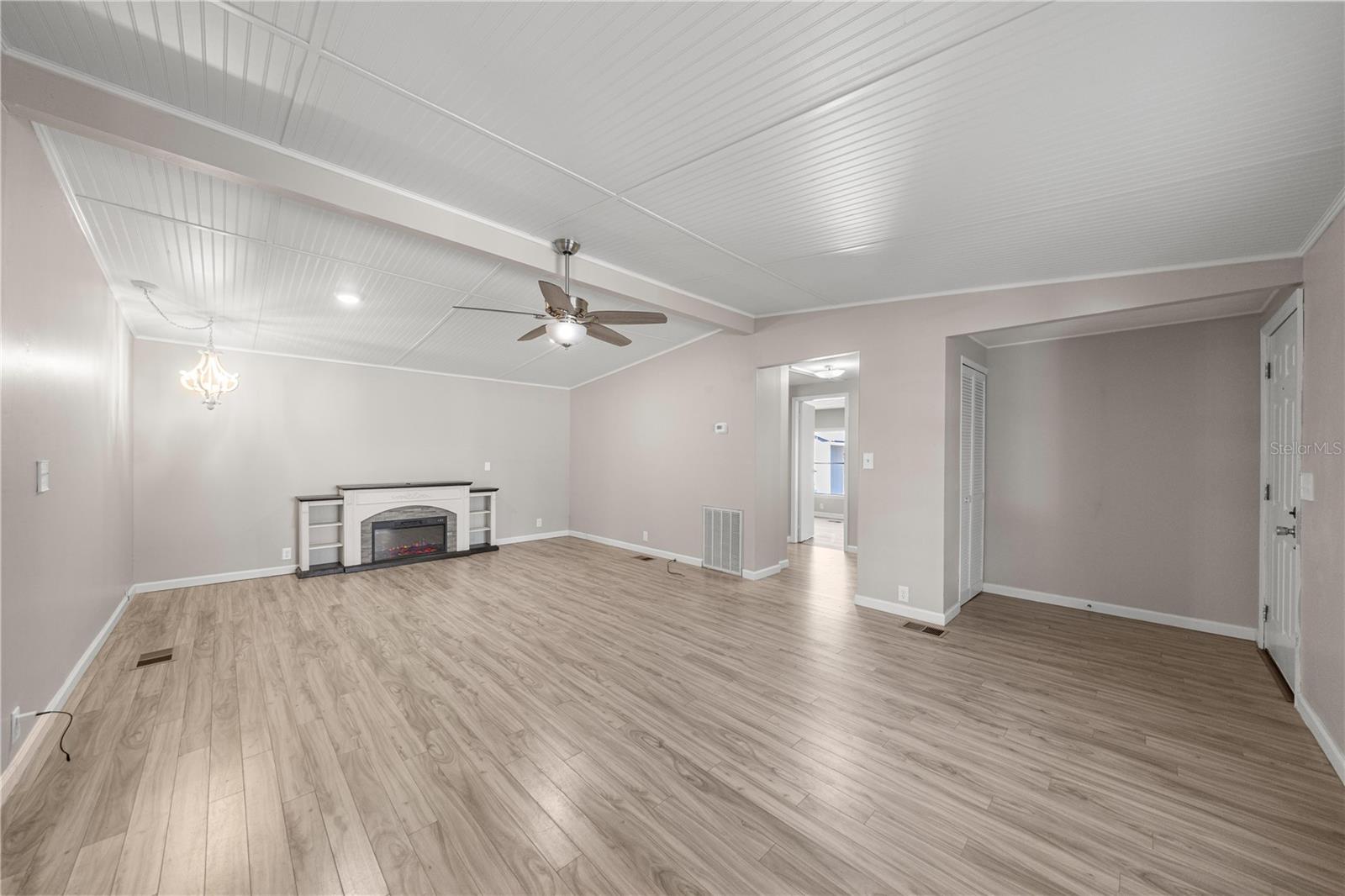 Image 23 of 40 For 14940 52nd Court