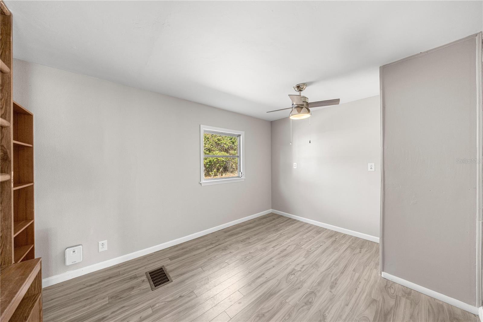 Image 28 of 40 For 14940 52nd Court