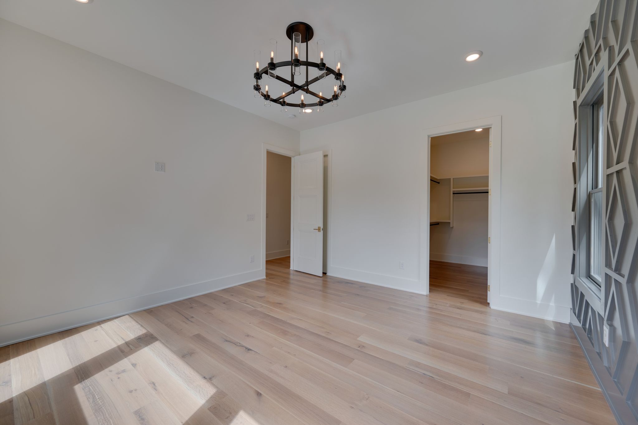 Image 26 of 67 For 2948 Henley Lane