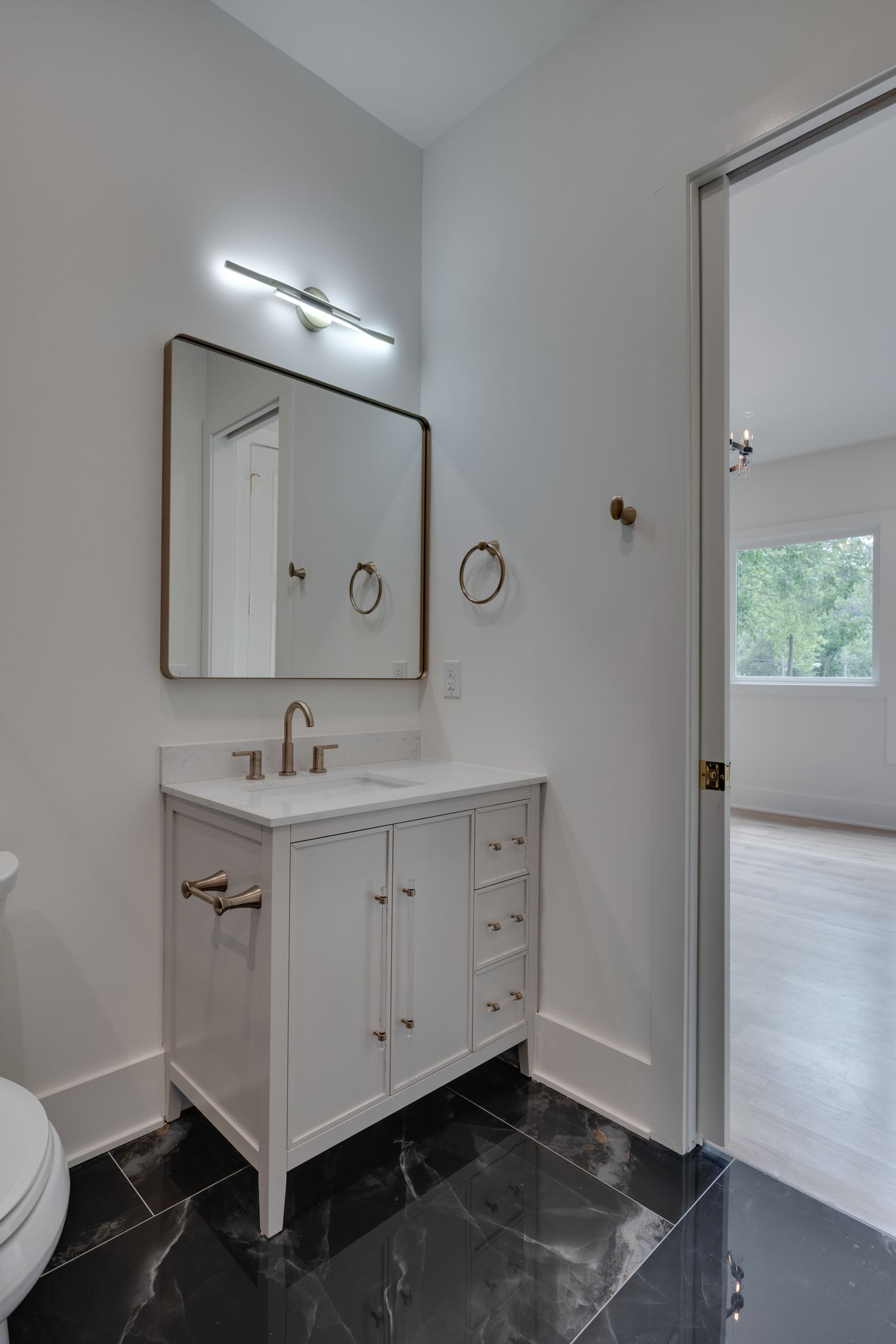 Image 27 of 67 For 2948 Henley Lane
