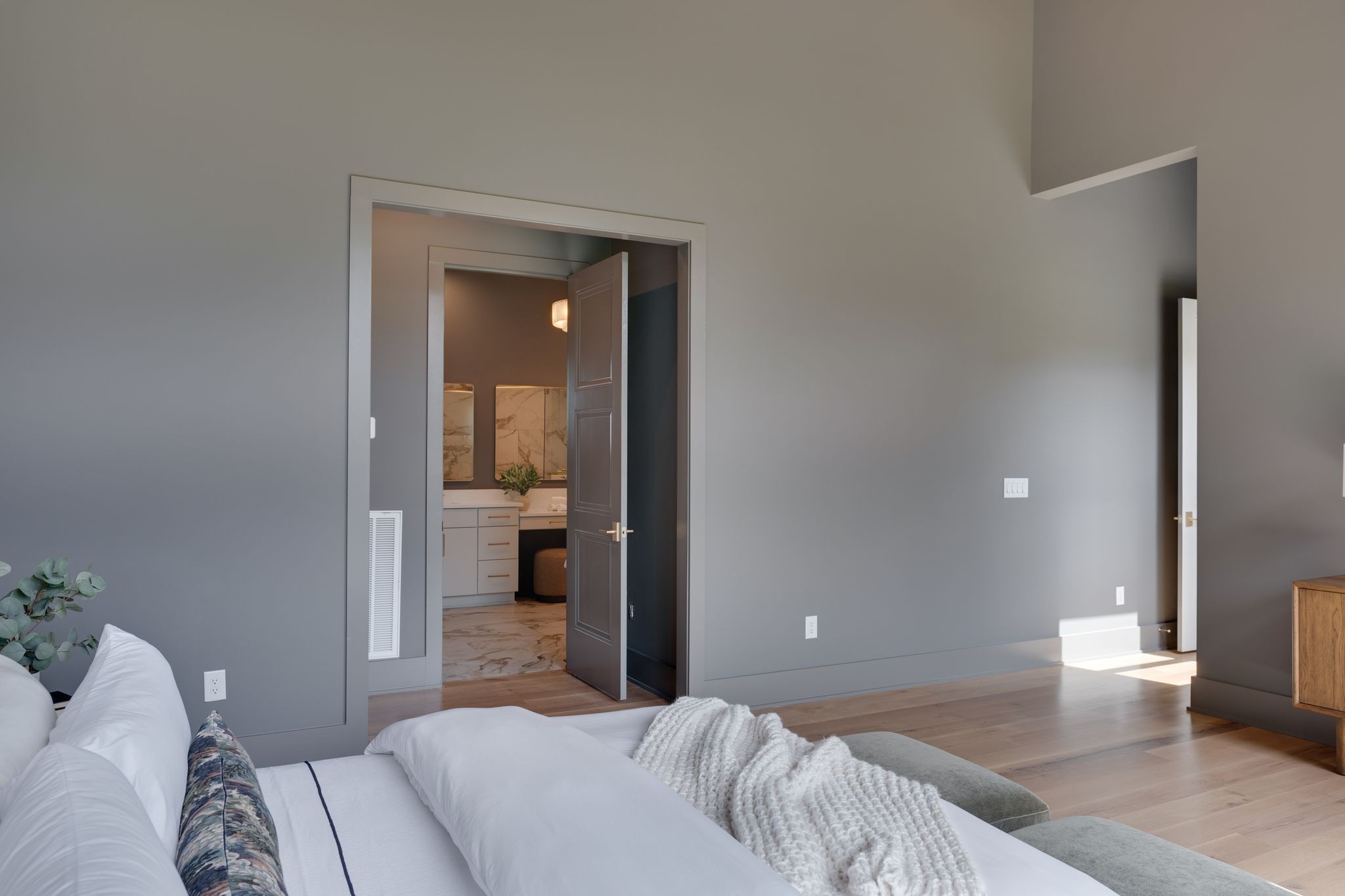 Image 33 of 67 For 2948 Henley Lane