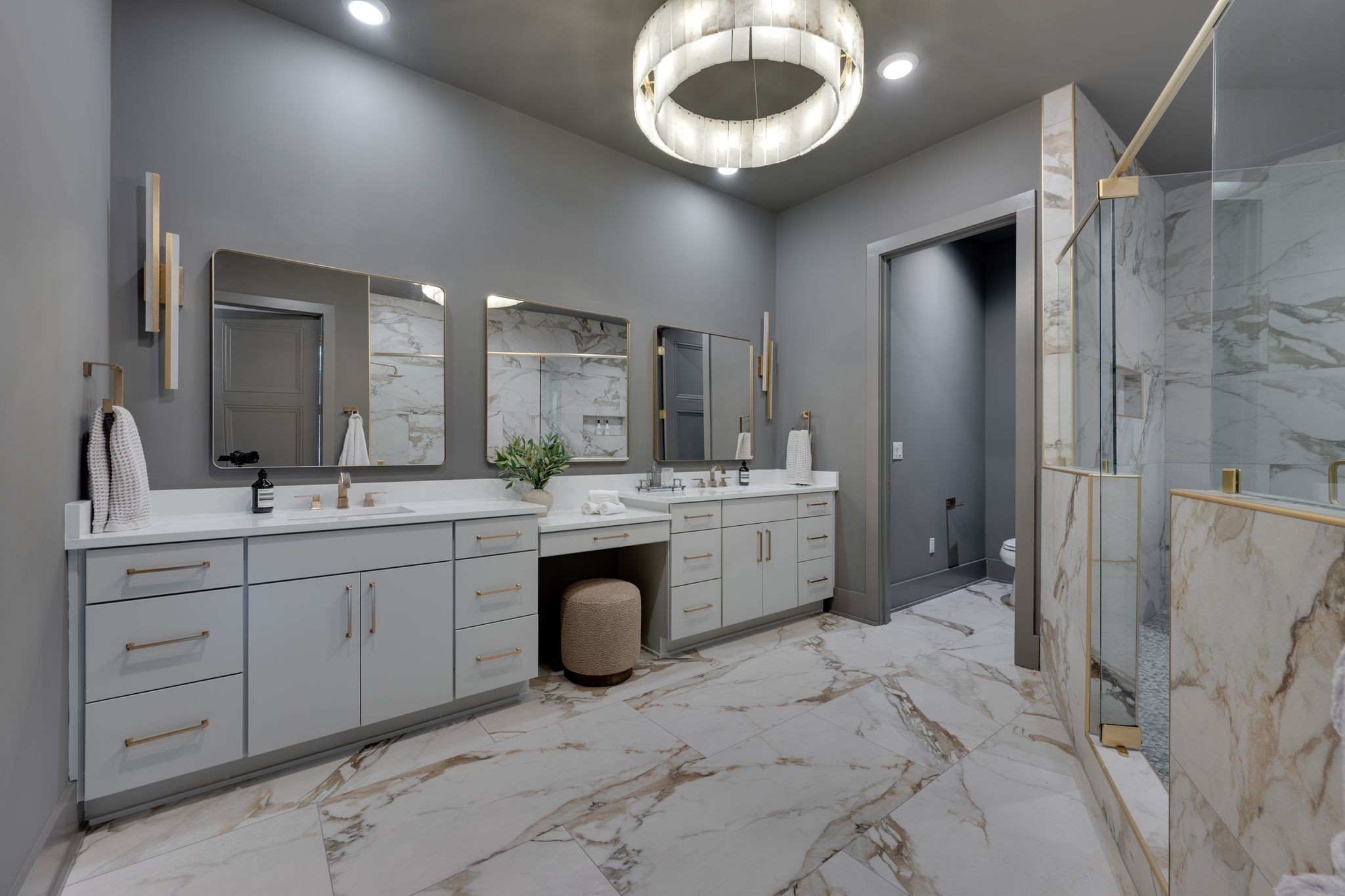 Image 34 of 67 For 2948 Henley Lane
