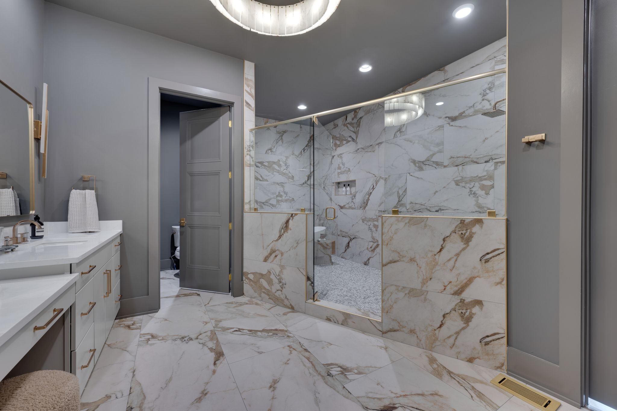 Image 35 of 67 For 2948 Henley Lane
