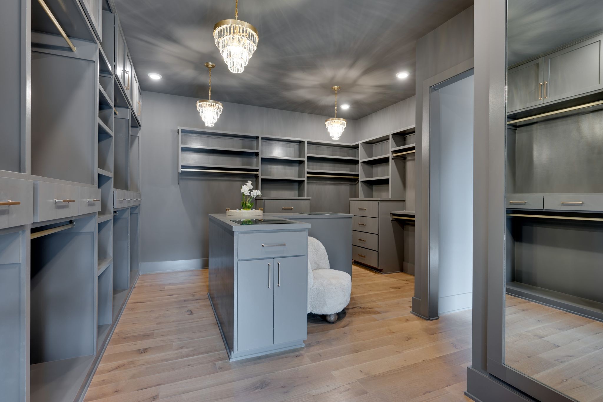 Image 38 of 67 For 2948 Henley Lane