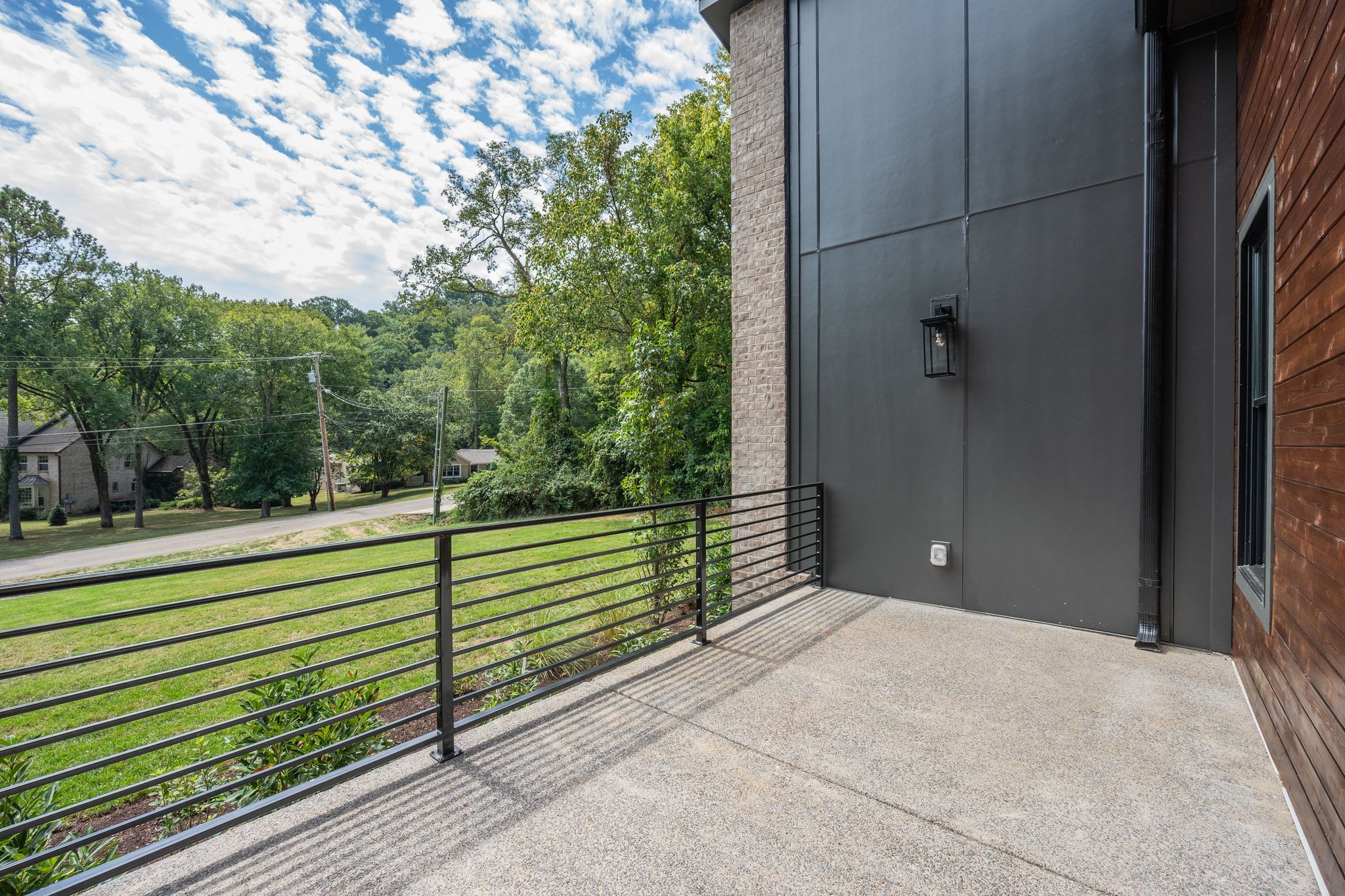 Image 41 of 67 For 2948 Henley Lane