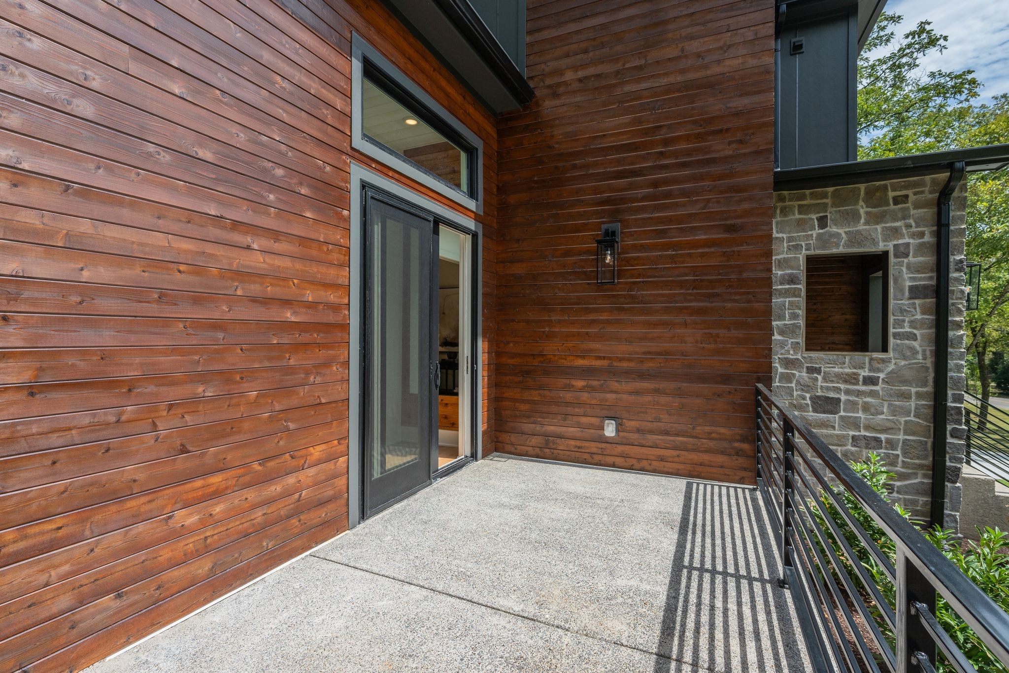 Image 42 of 67 For 2948 Henley Lane