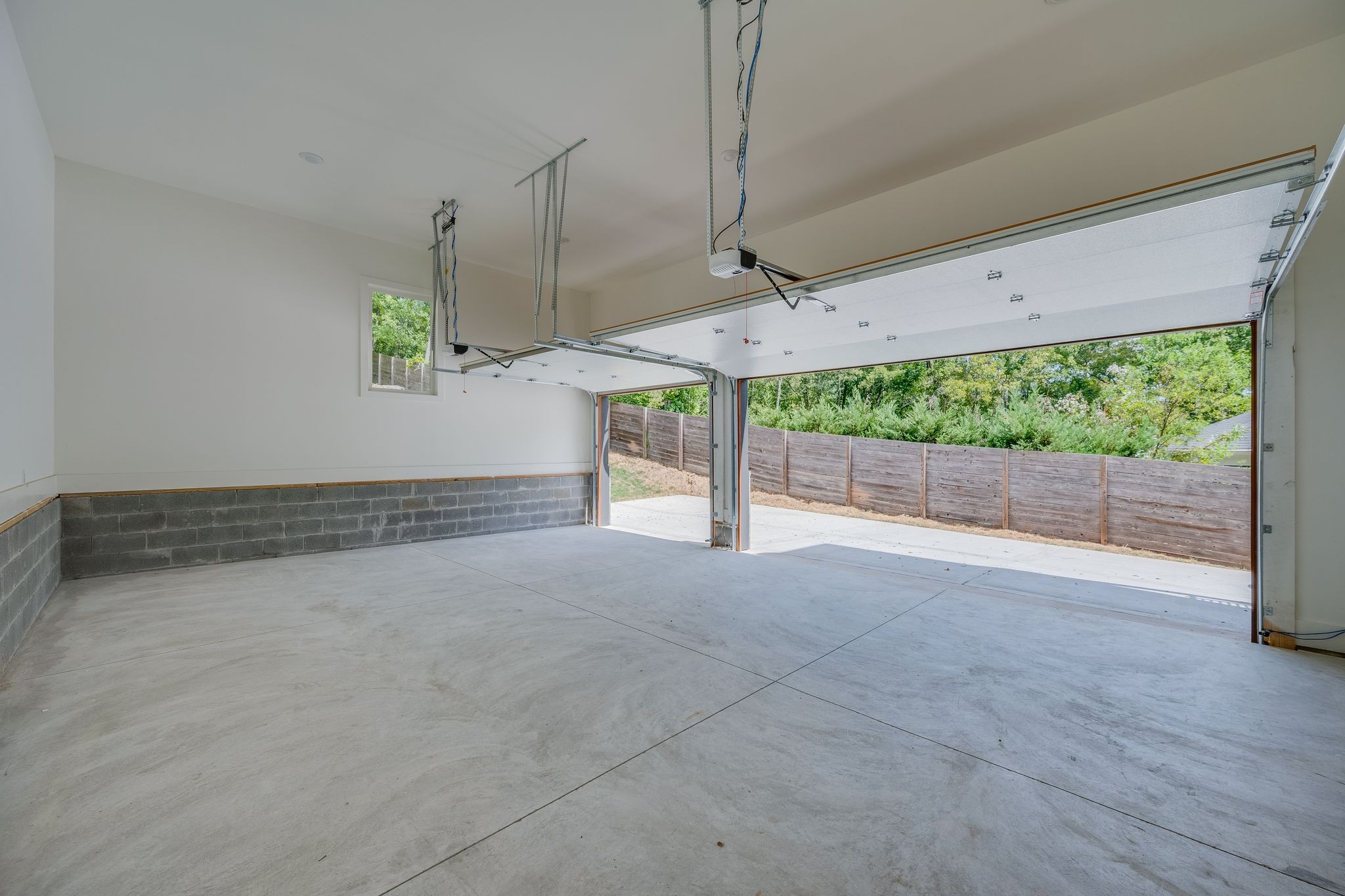 Image 58 of 67 For 2948 Henley Lane