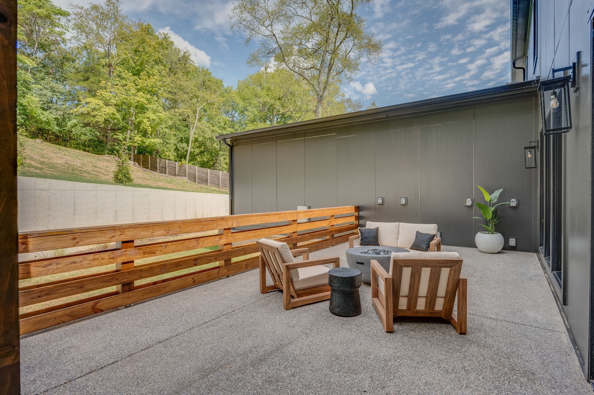 Image 59 of 67 For 2948 Henley Lane