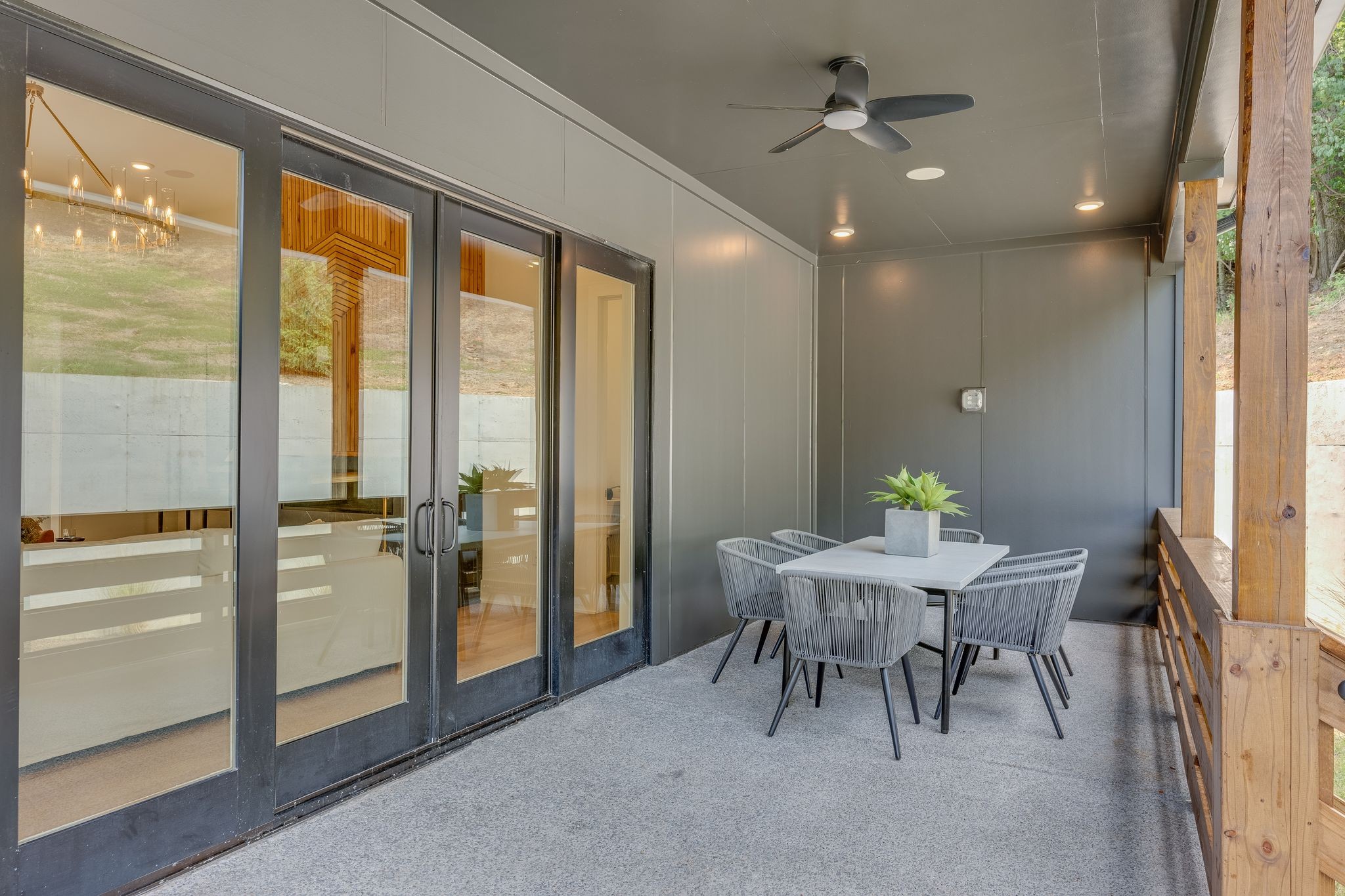Image 61 of 67 For 2948 Henley Lane