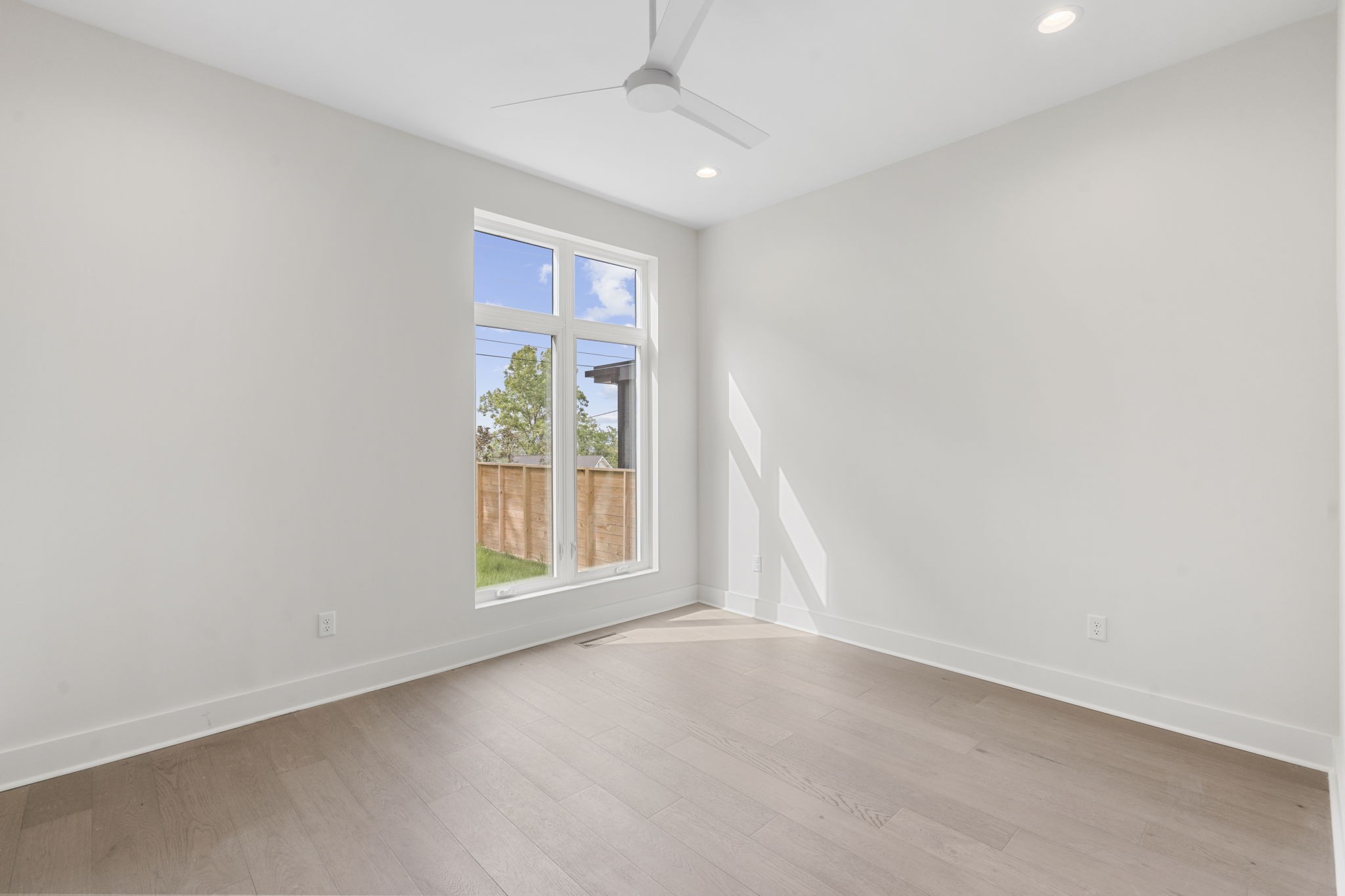 Image 19 of 36 For 2515 19th Circle
