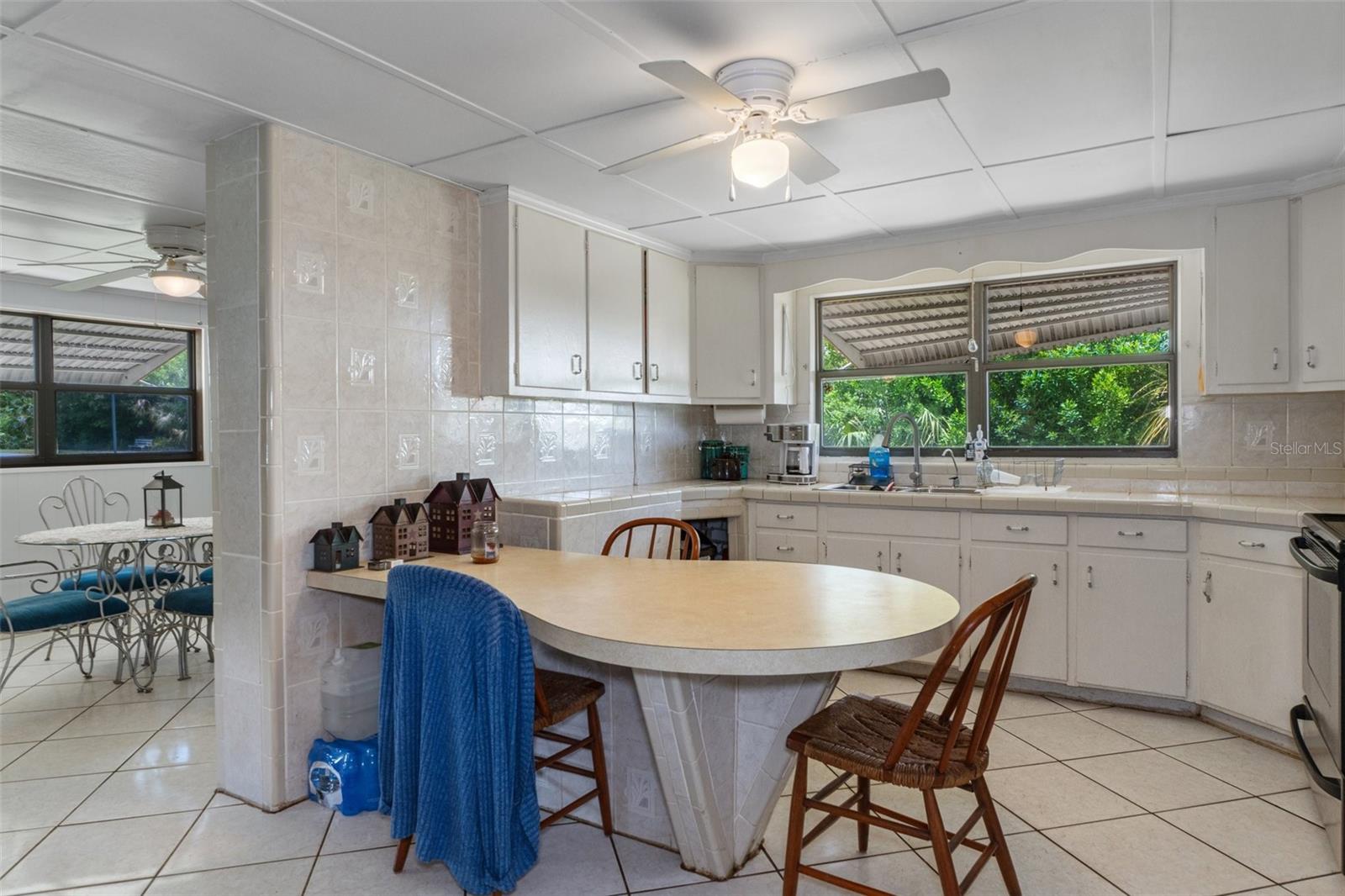 Image 5 of 18 For 706 Eden Gardens Avenue