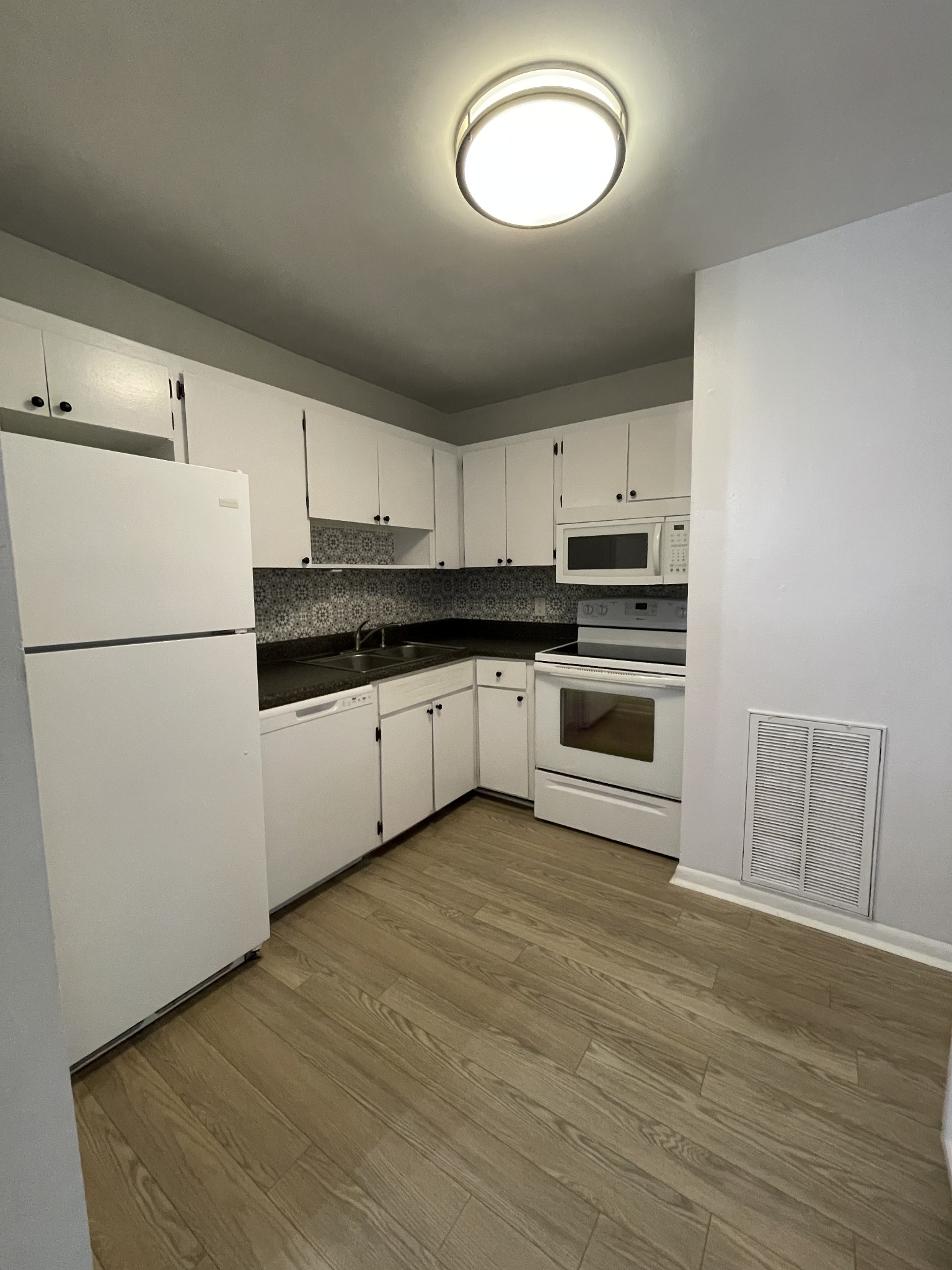 Image 4 of 24 For 15944 23rd Court Road