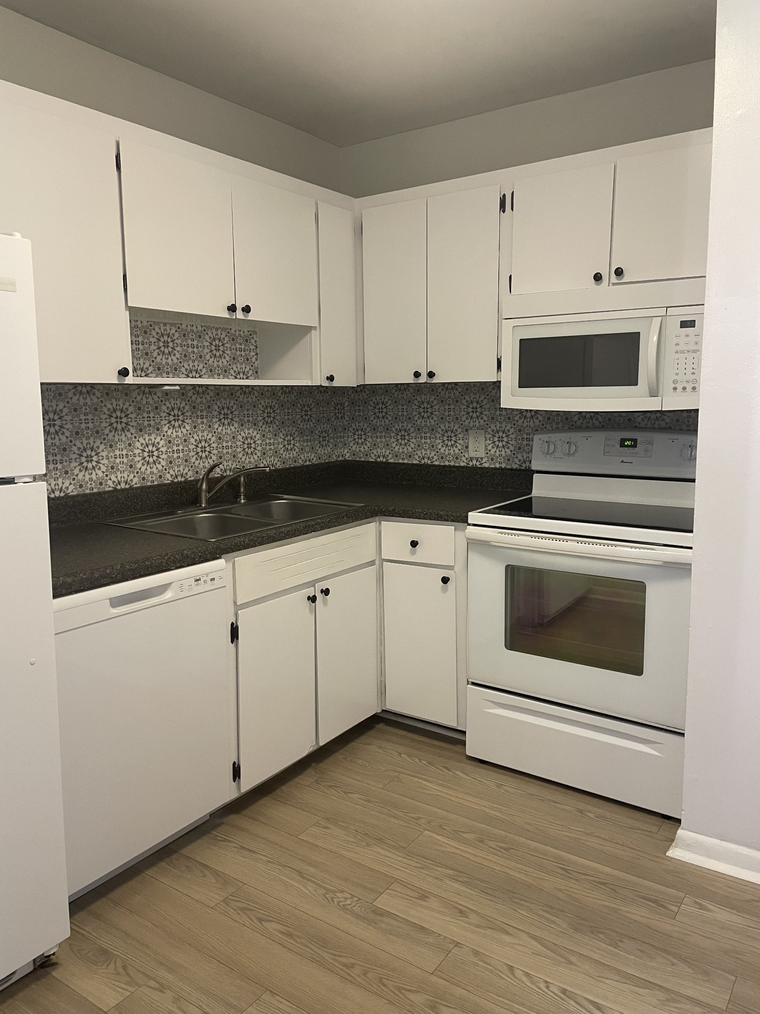 Image 5 of 24 For 15944 23rd Court Road