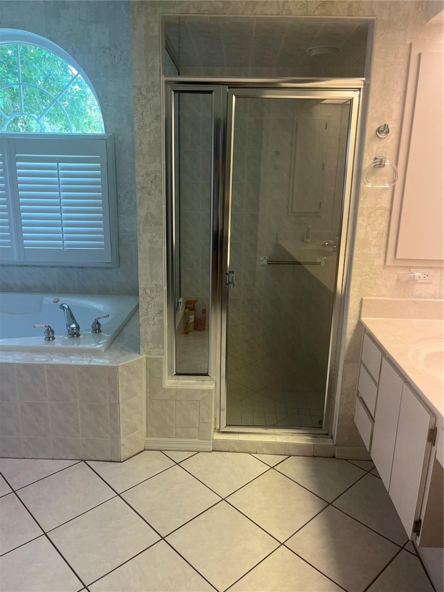 Listing photo id 11 for 1302 Hartford Street