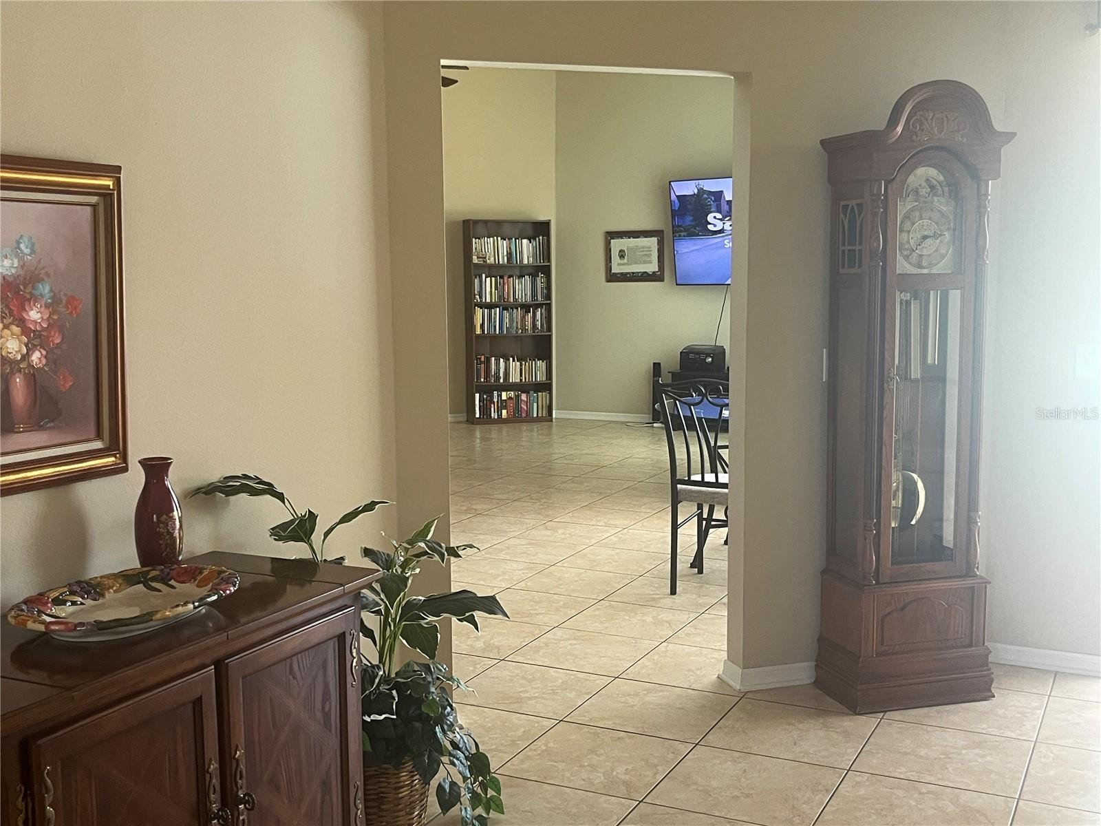 Listing photo id 12 for 1302 Hartford Street