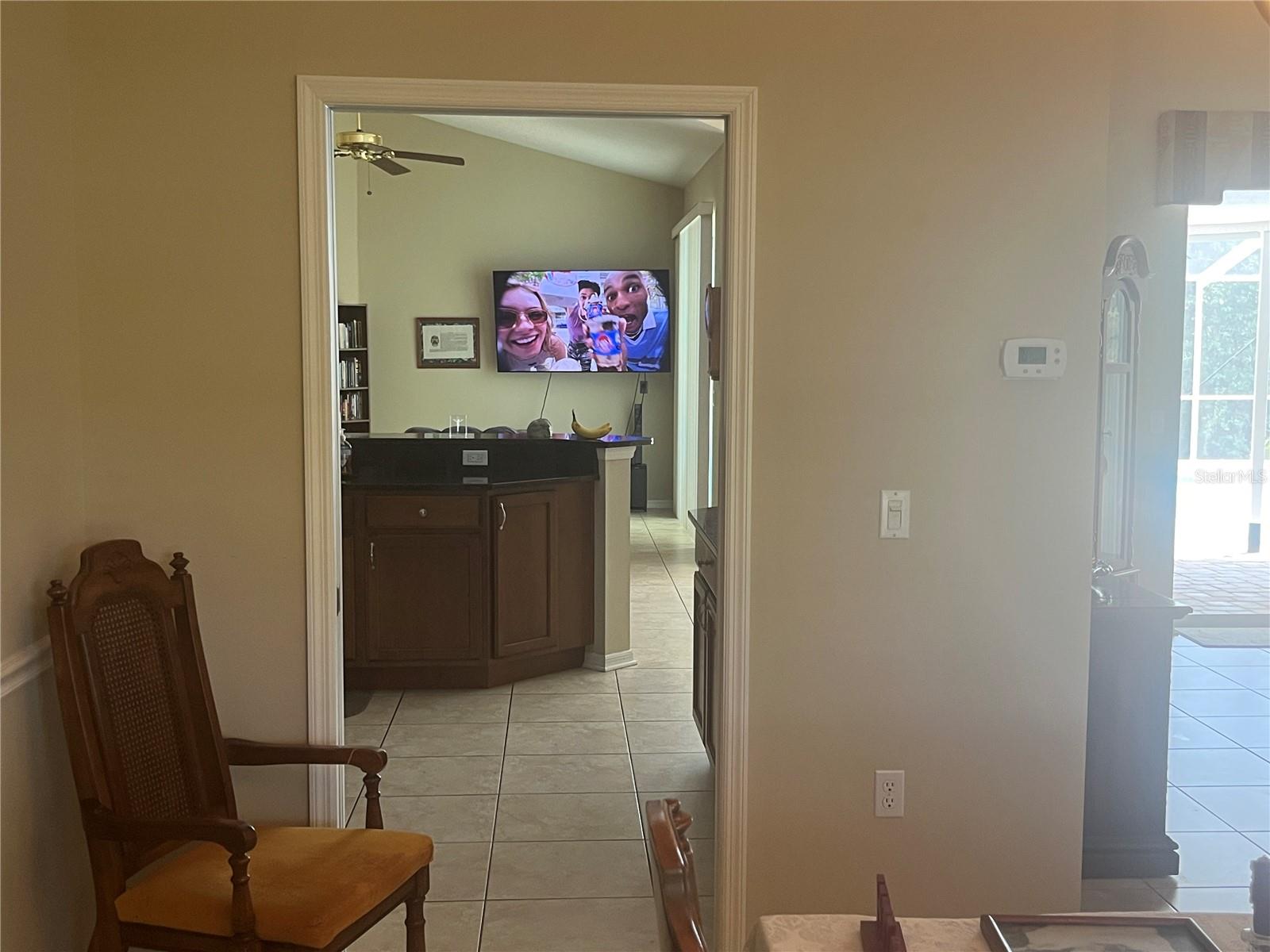 Listing photo id 13 for 1302 Hartford Street