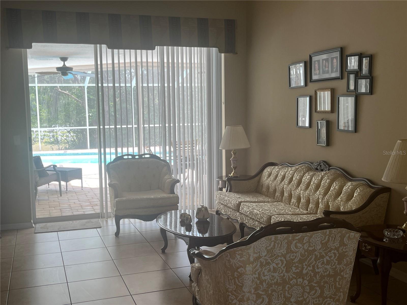 Listing photo id 5 for 1302 Hartford Street