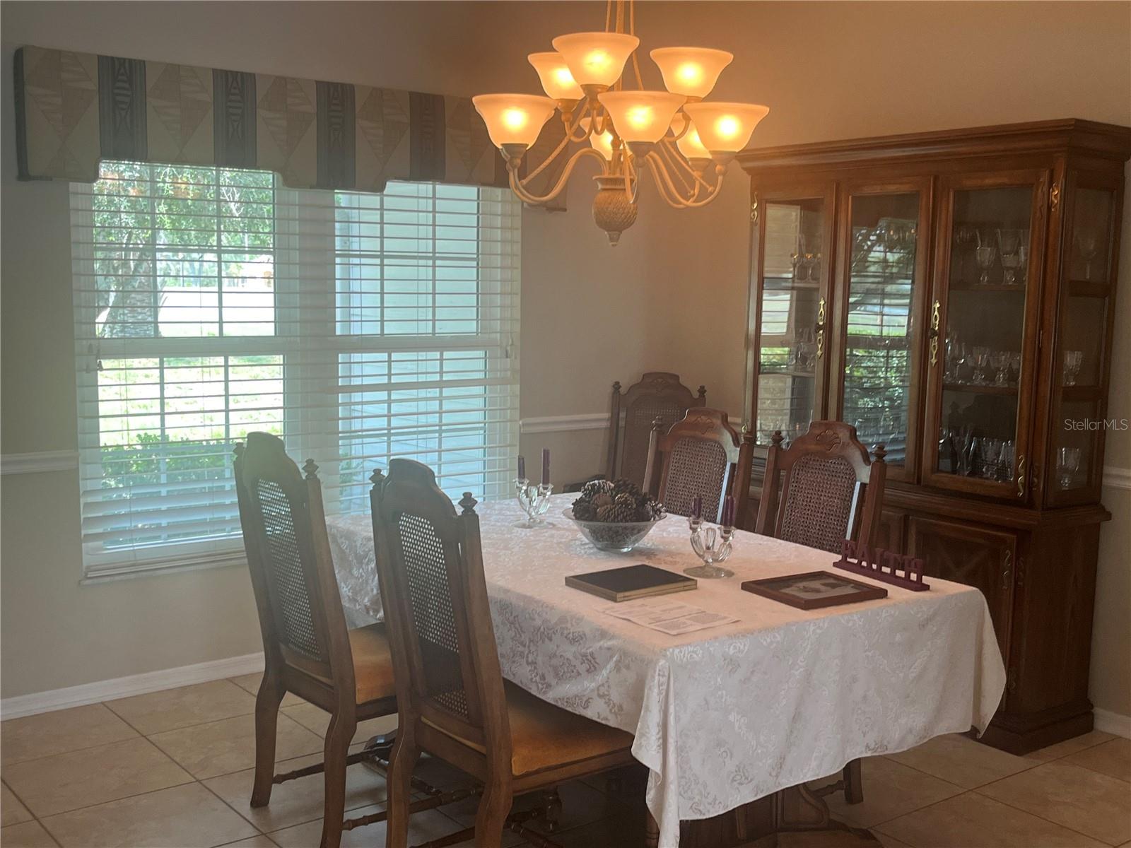 Listing photo id 6 for 1302 Hartford Street