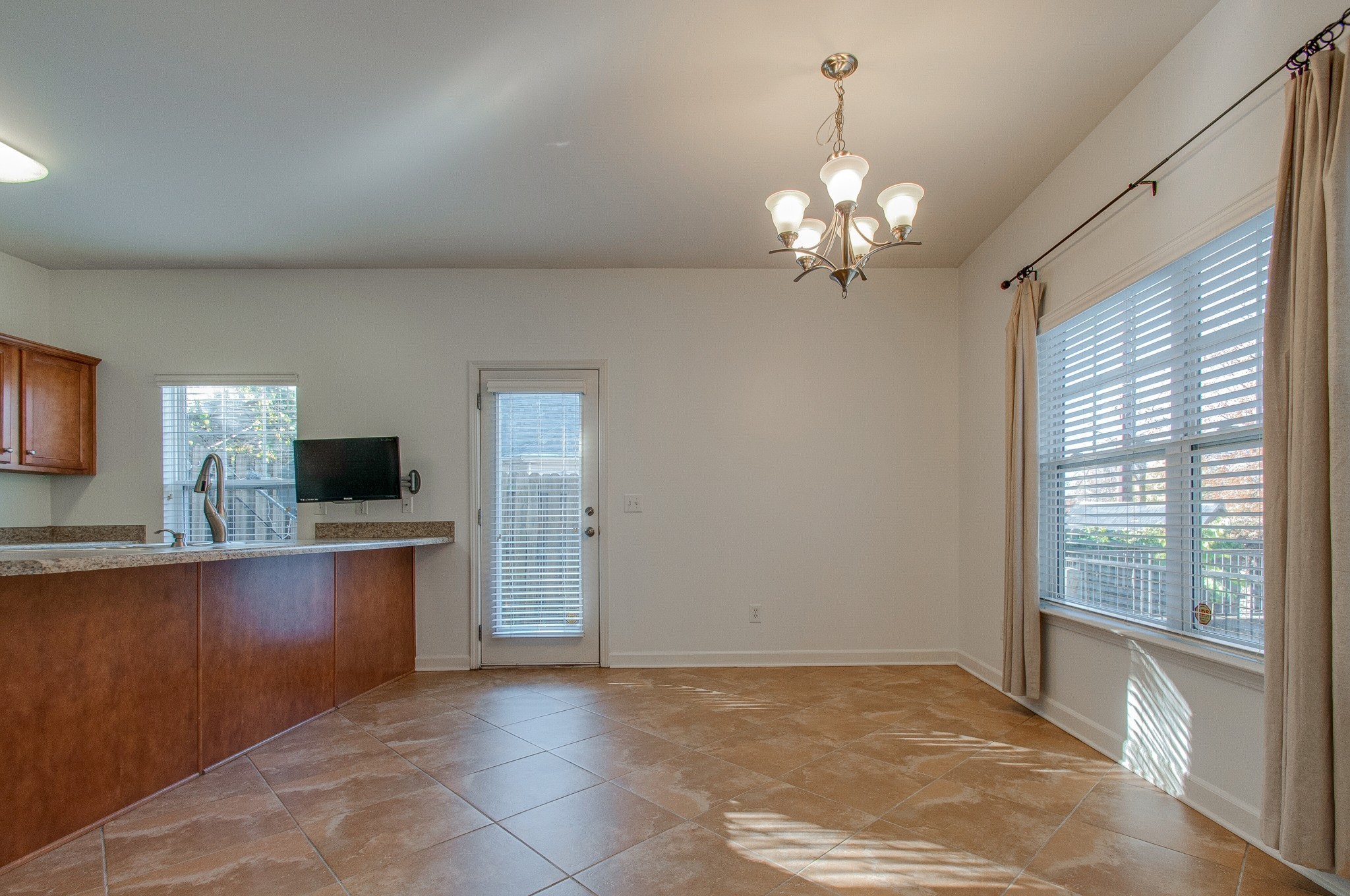 Image 11 of 24 For 5635 S Park Hill Way