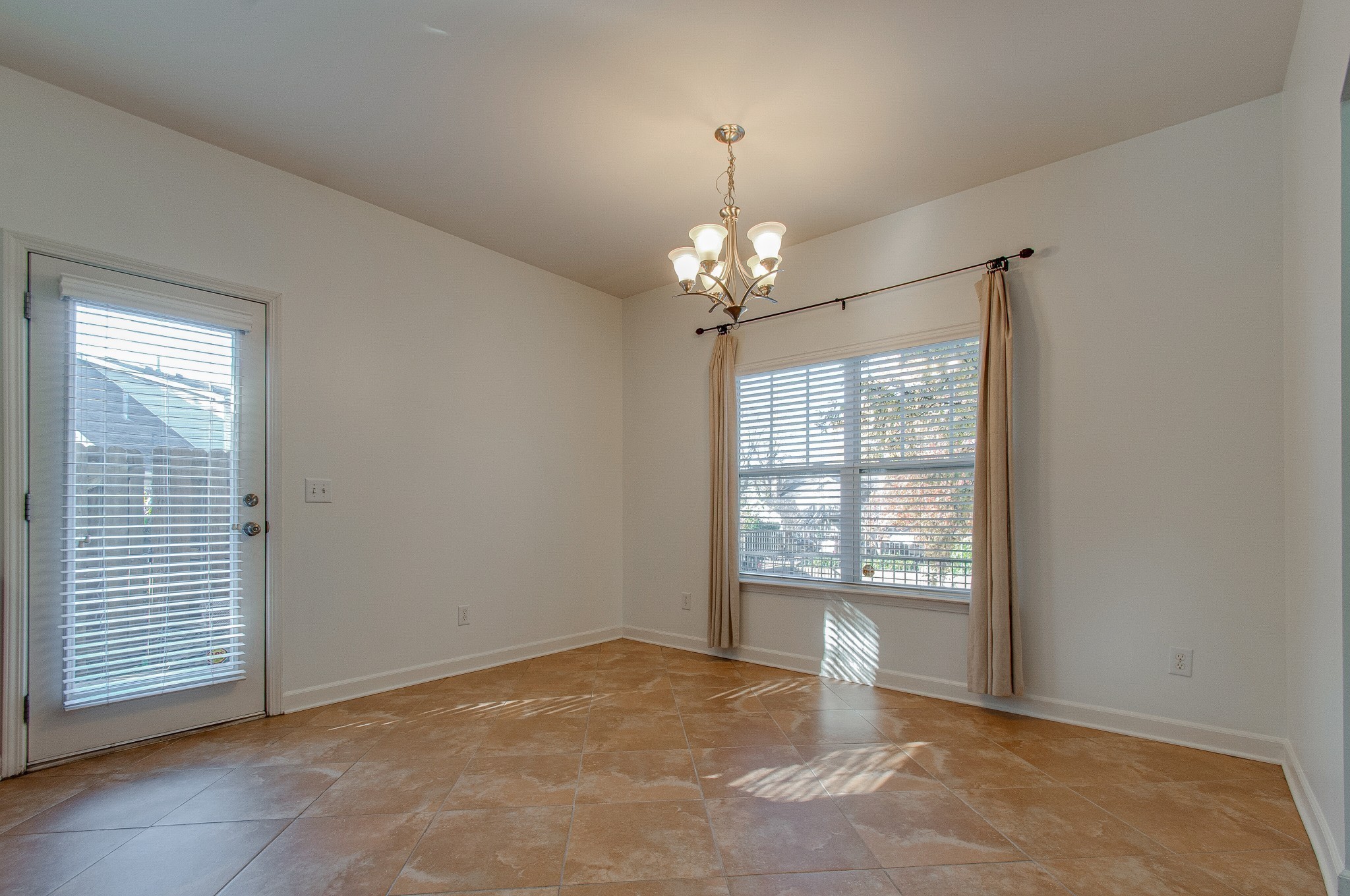 Image 12 of 24 For 5635 S Park Hill Way