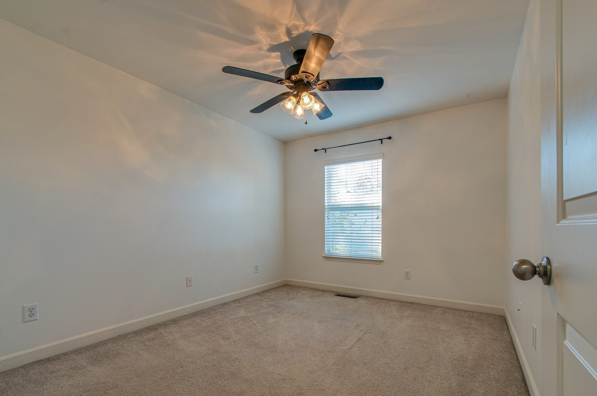 Image 25 of 34 For 5635 S Park Hill Way