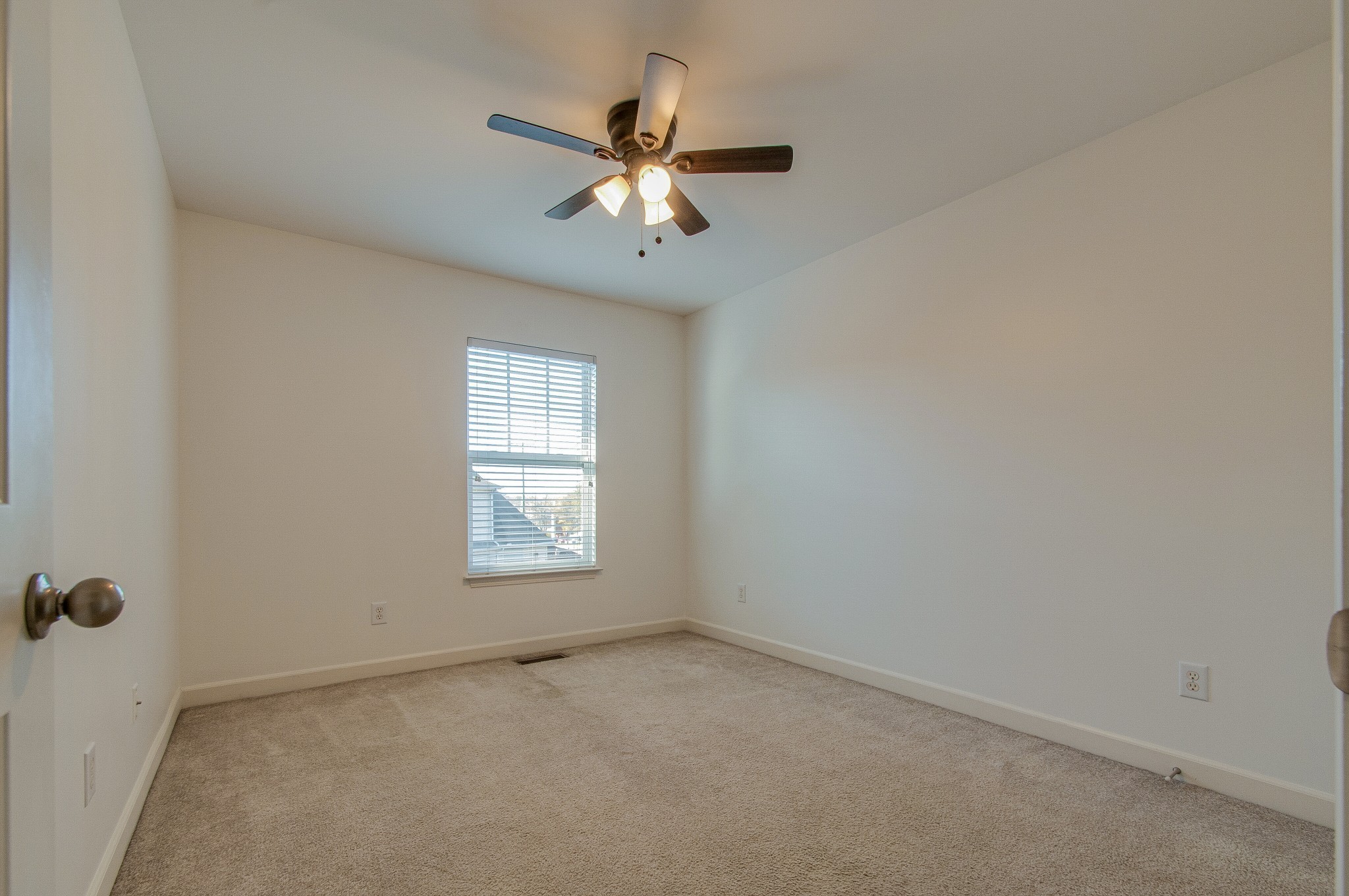 Image 27 of 34 For 5635 S Park Hill Way