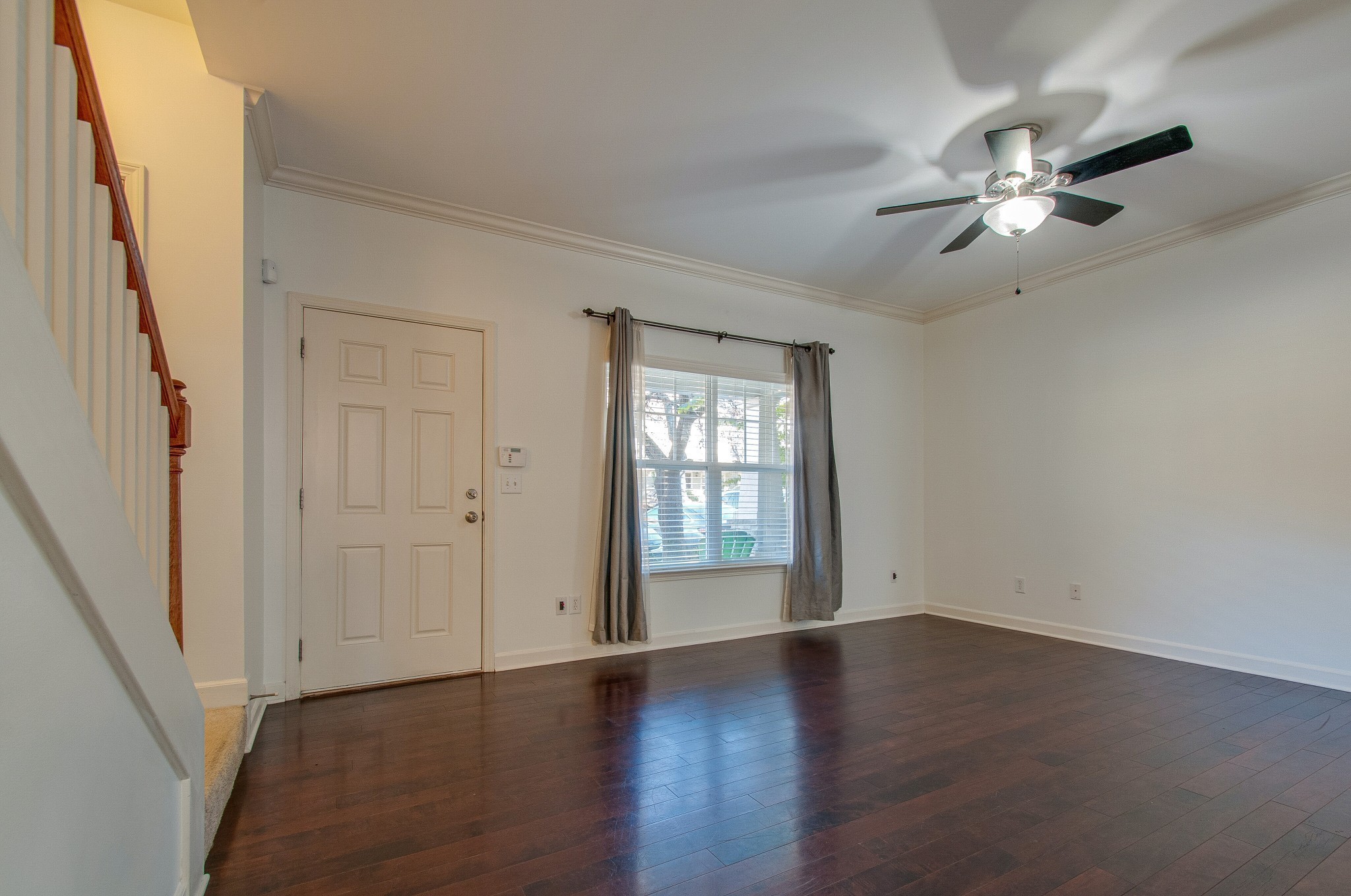 Image 8 of 24 For 5635 S Park Hill Way